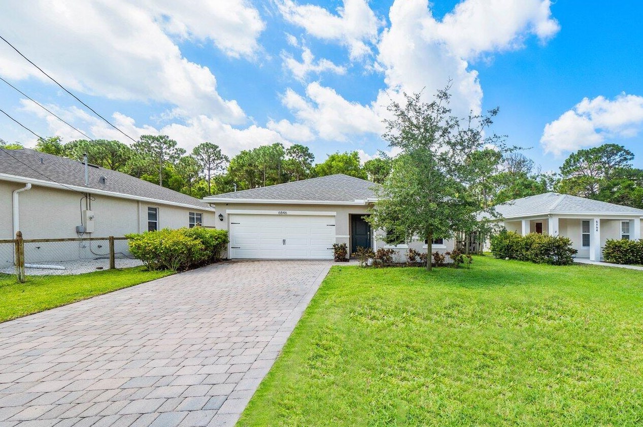 6846 Mitchell St, Jupiter, FL 33458-3858