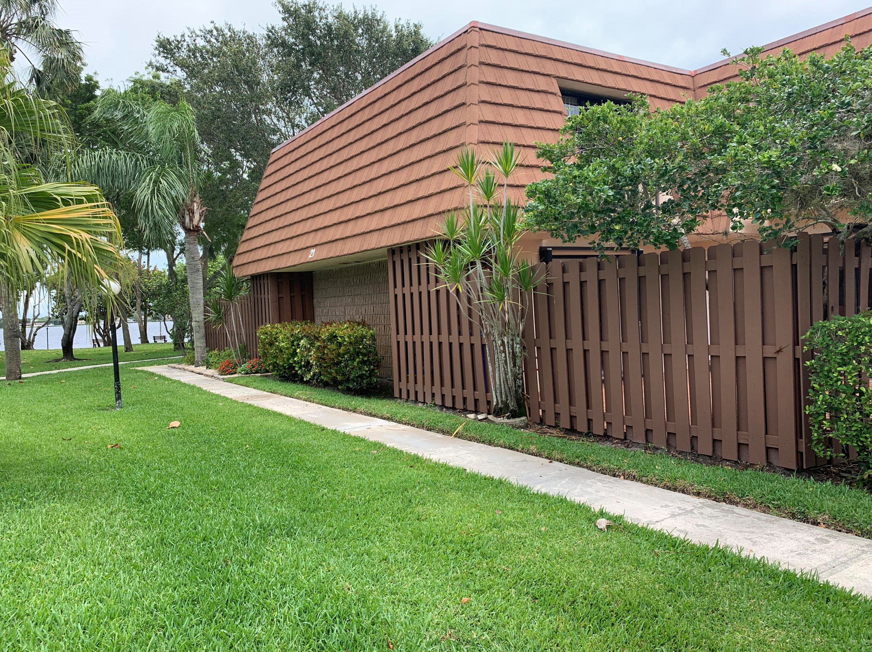 825 Center St #21c, Jupiter, FL