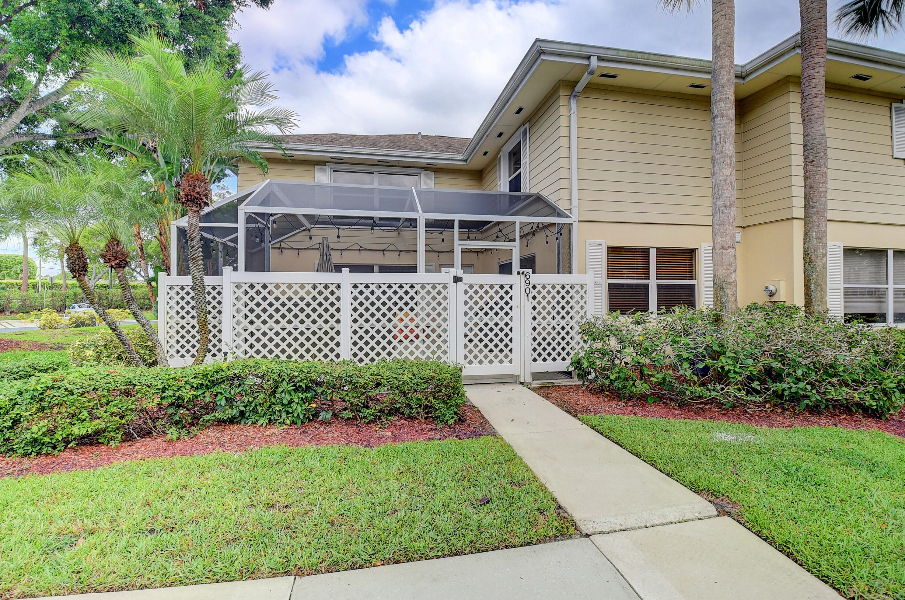 6901 Dryden Ct, Boynton Beach, FL 33436-9050