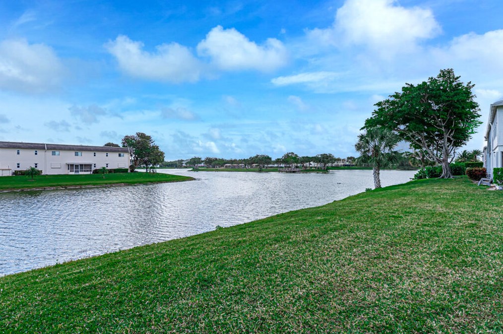 412 Chatham T #412, West Palm Beach, FL 33417