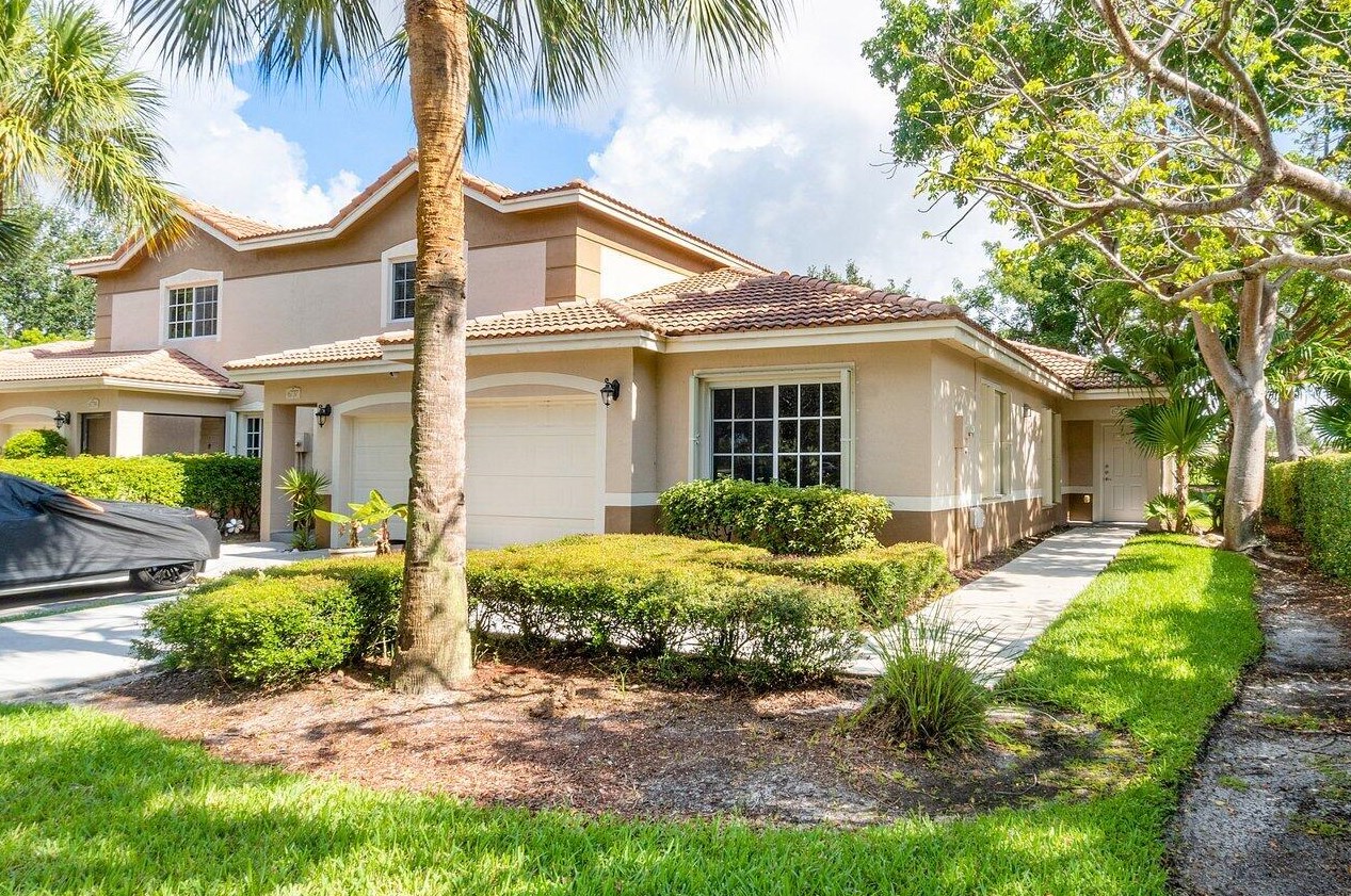 6735 Old Farm Trl, Boynton Beach, FL 33437
