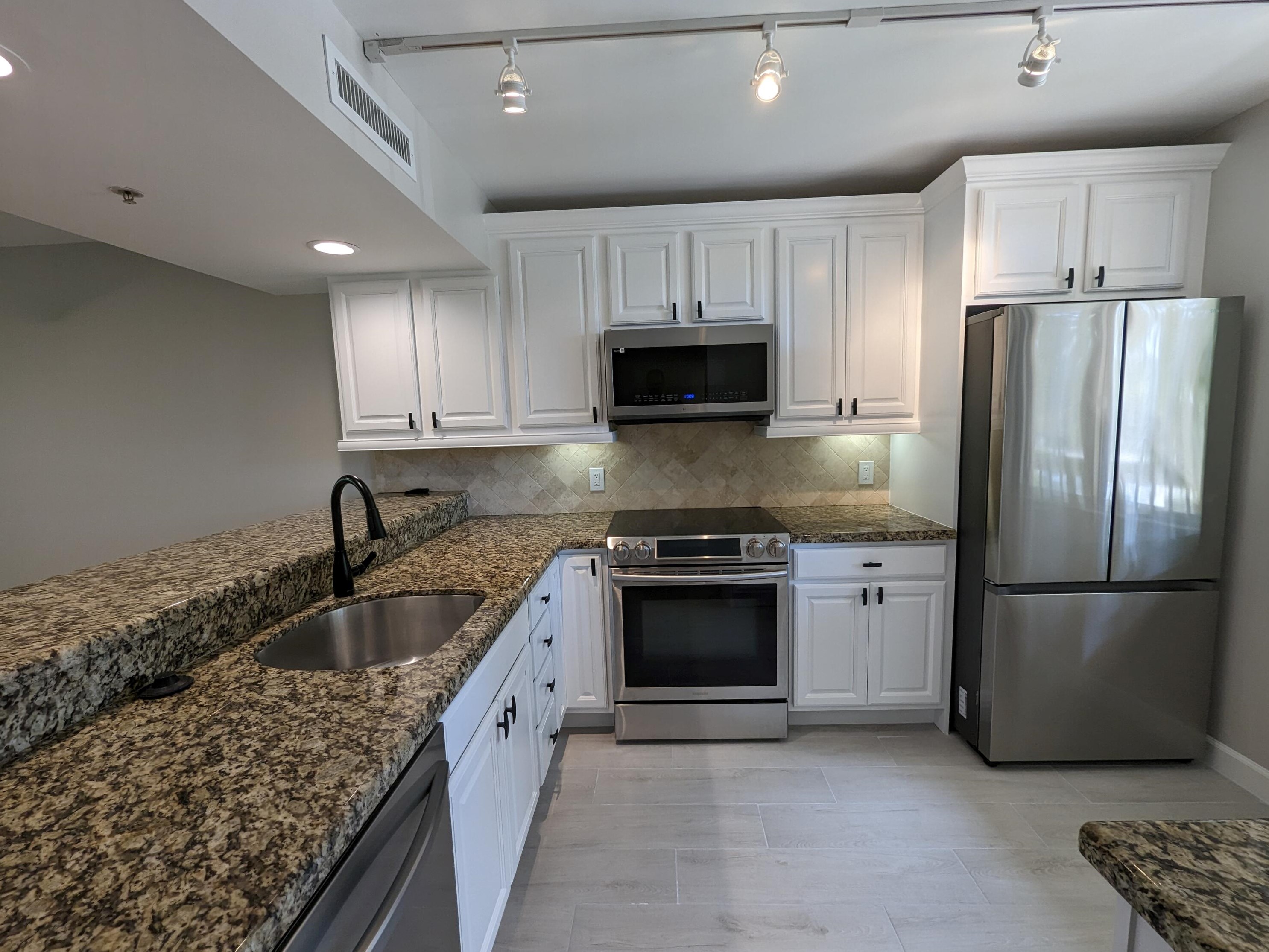 2001 Marina Isle Way #305, Jupiter, FL 33477