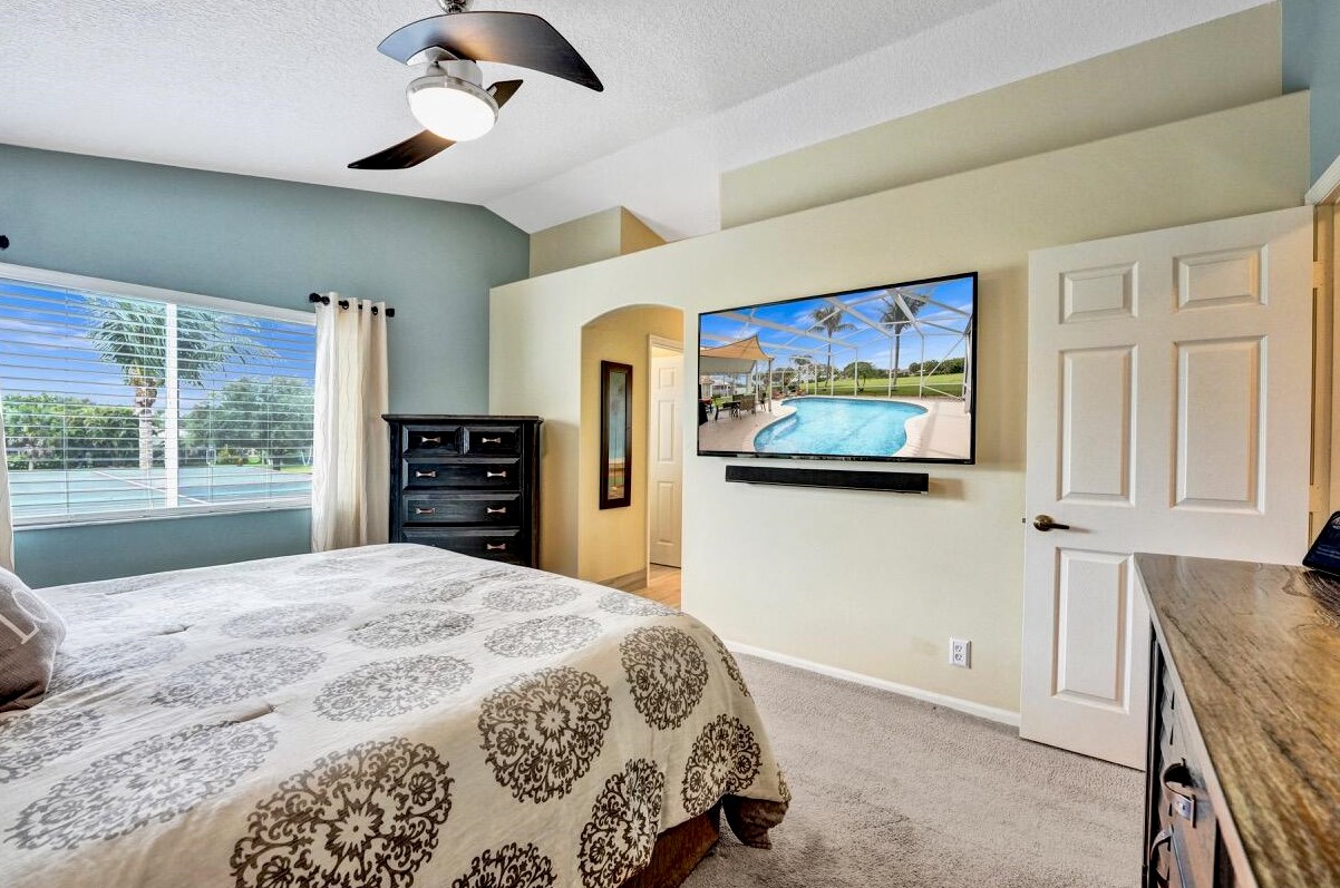 6074 Las Colinas Cir, Lake Worth FL 33463-6560 exterior