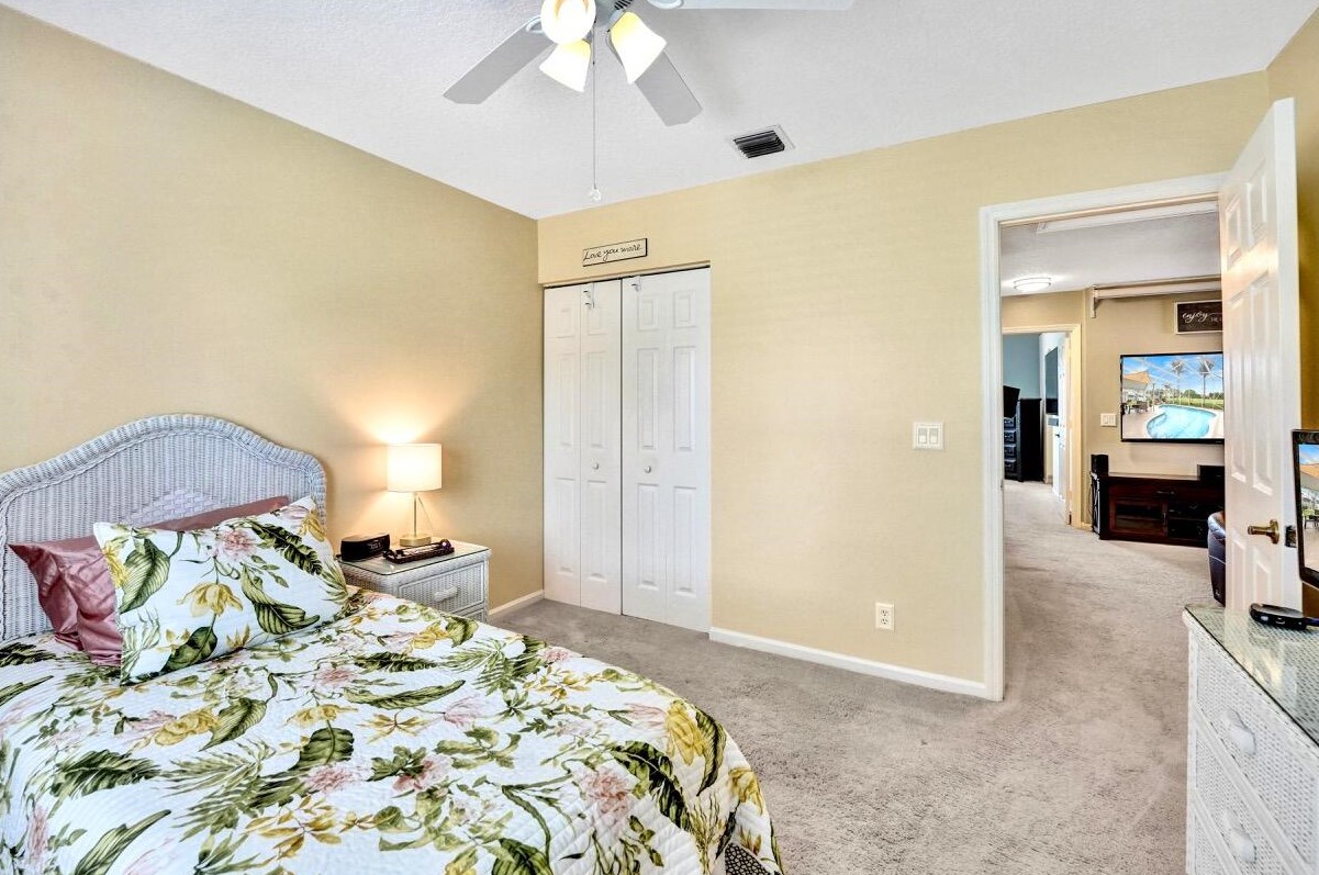 6074 Las Colinas Cir, Lake Worth FL 33463-6560 exterior