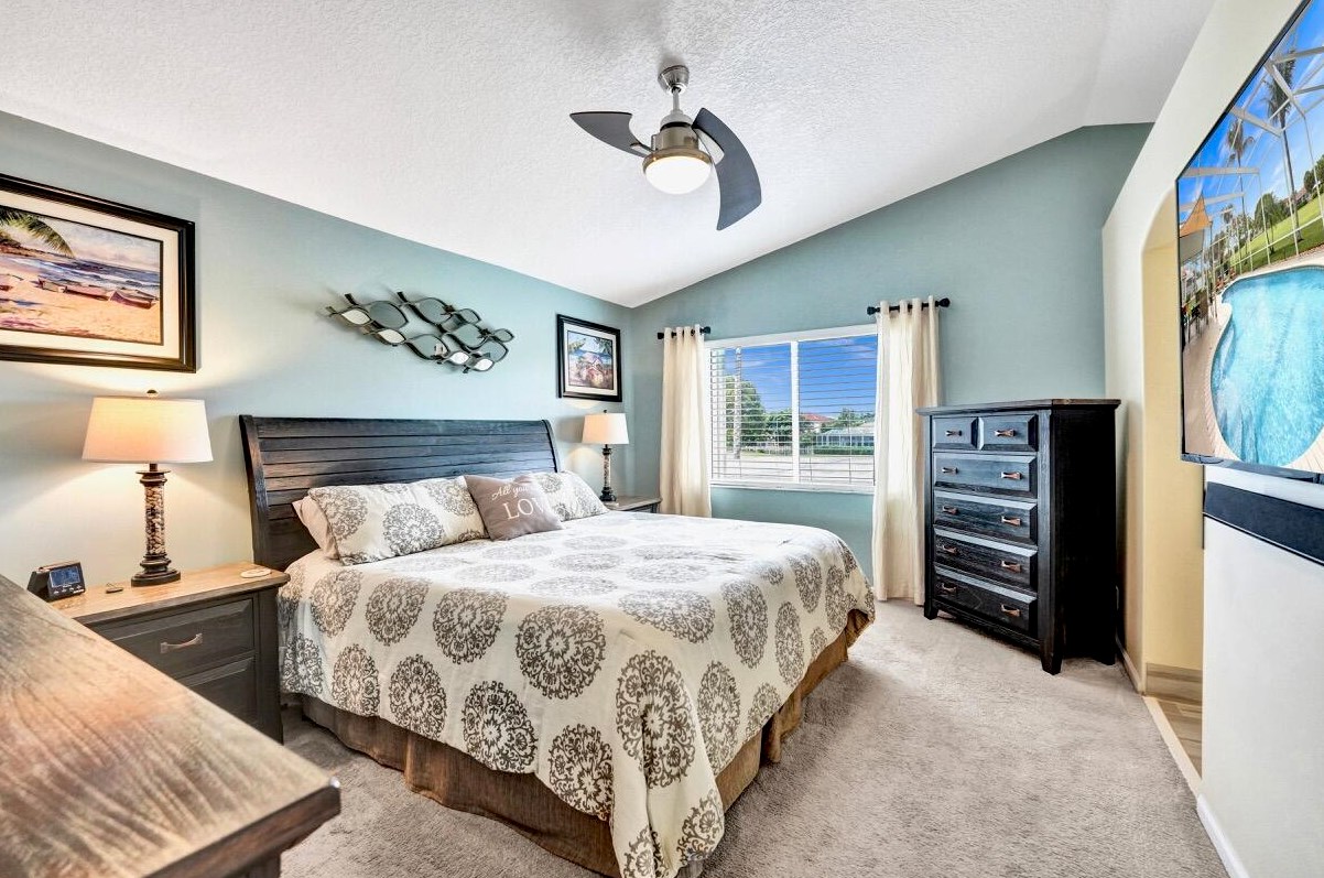 6074 Las Colinas Cir, Lake Worth FL 33463-6560 exterior