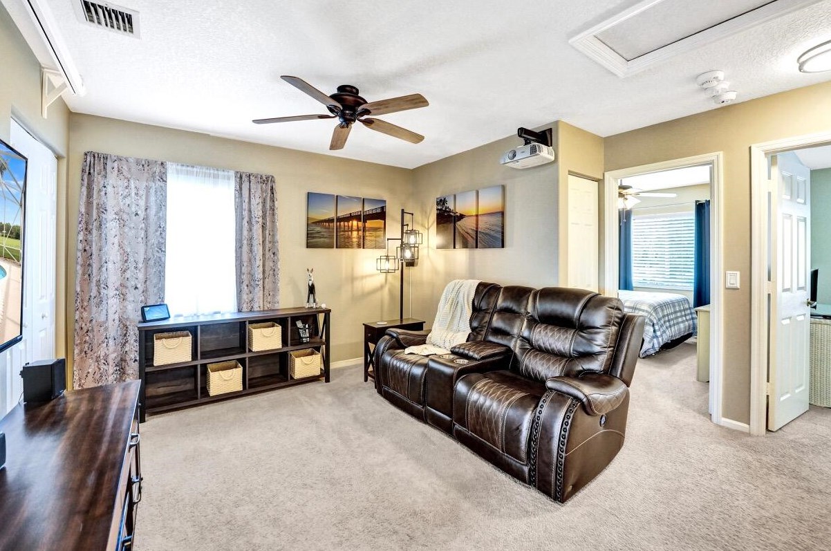 6074 Las Colinas Cir, Lake Worth FL 33463-6560 exterior