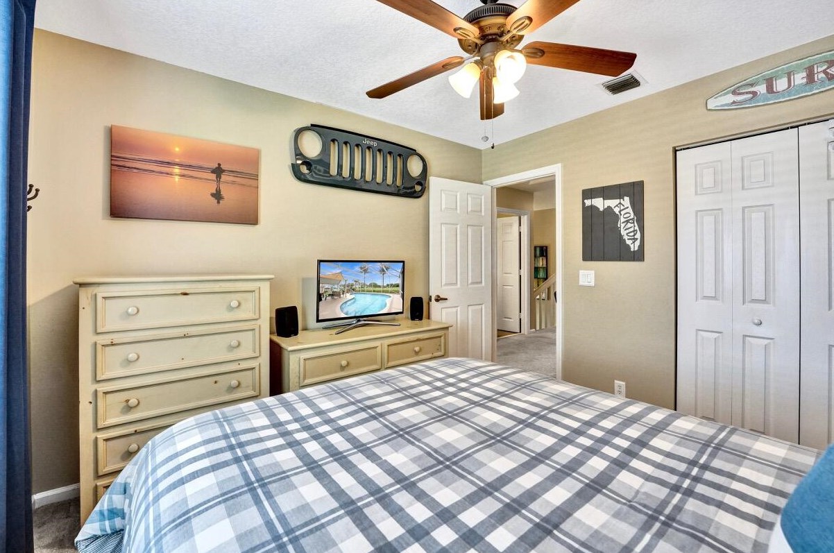 6074 Las Colinas Cir, Lake Worth FL 33463-6560 exterior