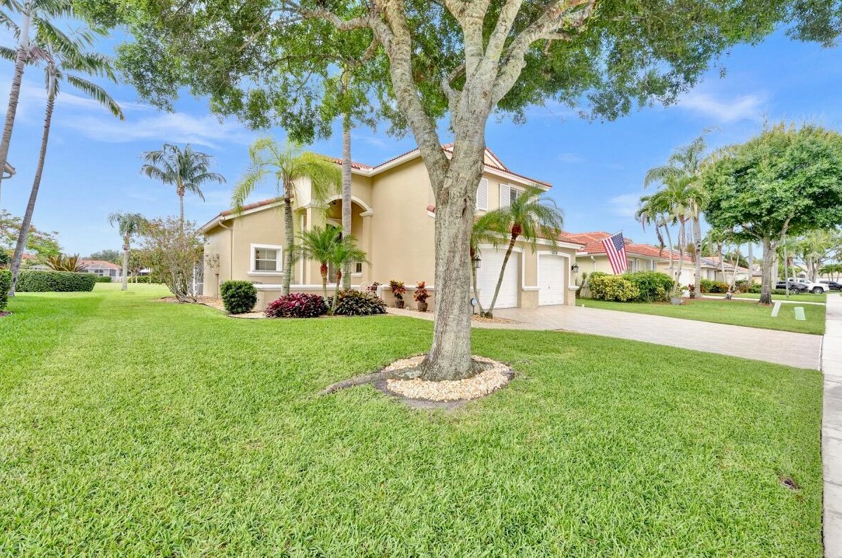 6074 Las Colinas Cir, Lake Worth FL 33463-6560 exterior