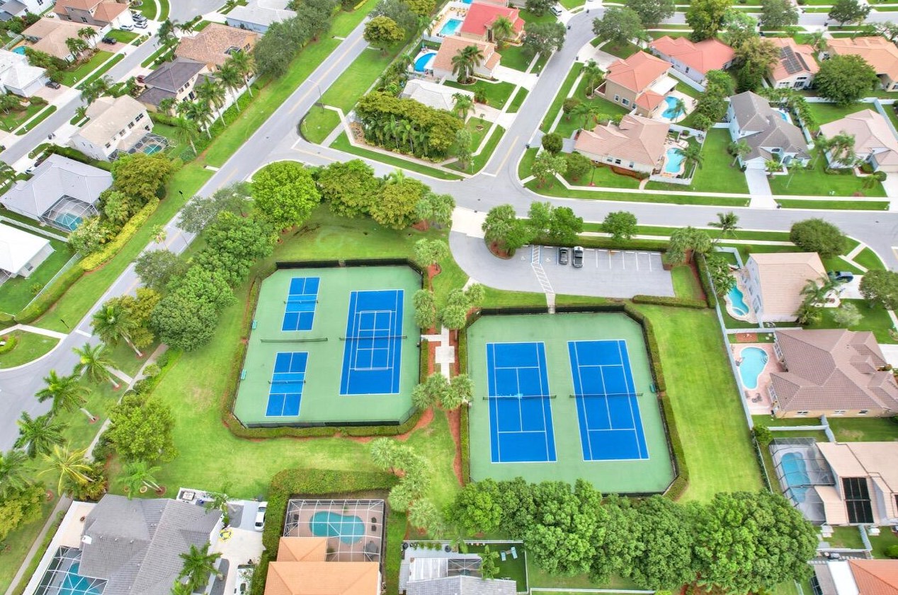 6074 Las Colinas Cir, Lake Worth FL 33463-6560 exterior