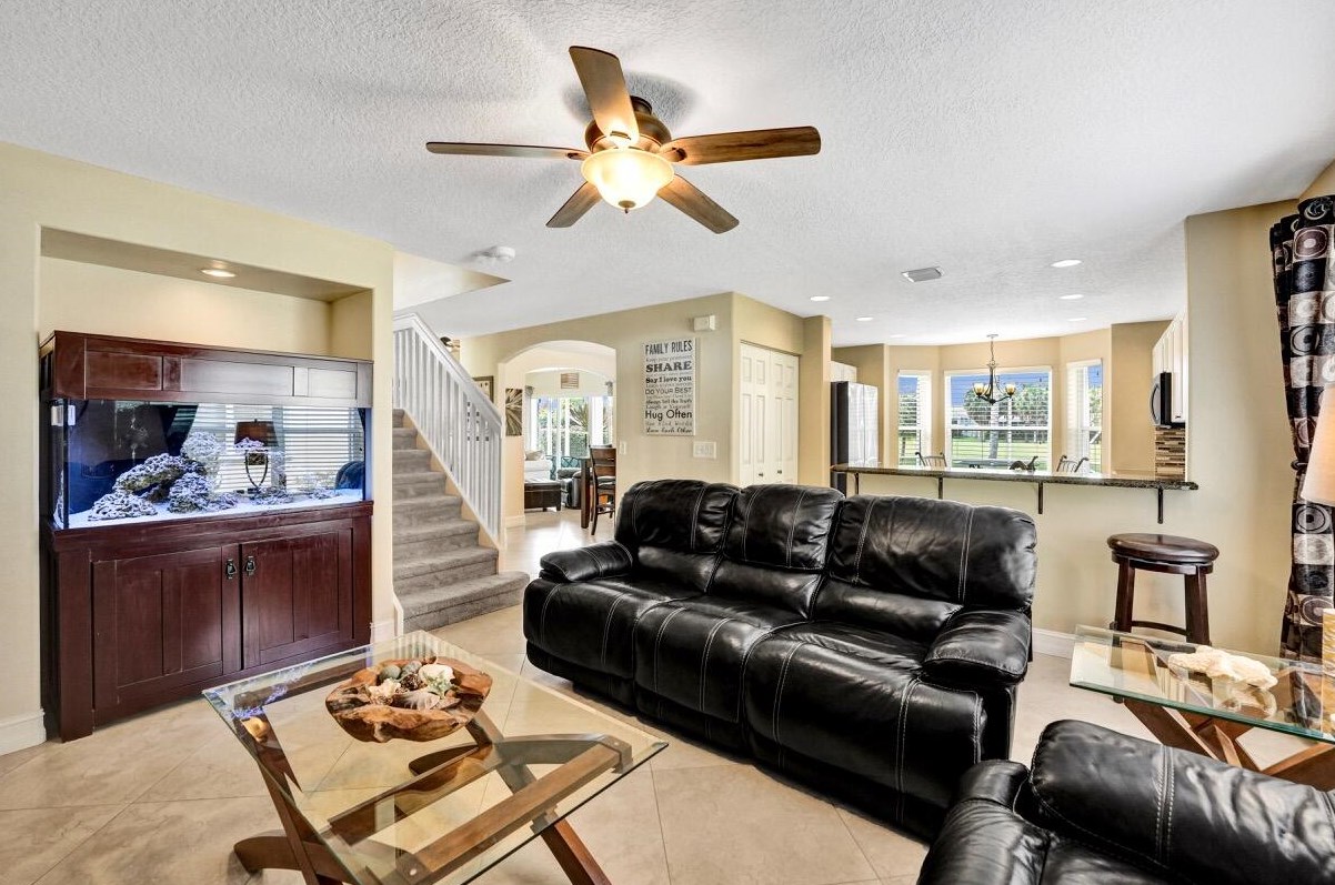 6074 Las Colinas Cir, Lake Worth FL 33463-6560 exterior