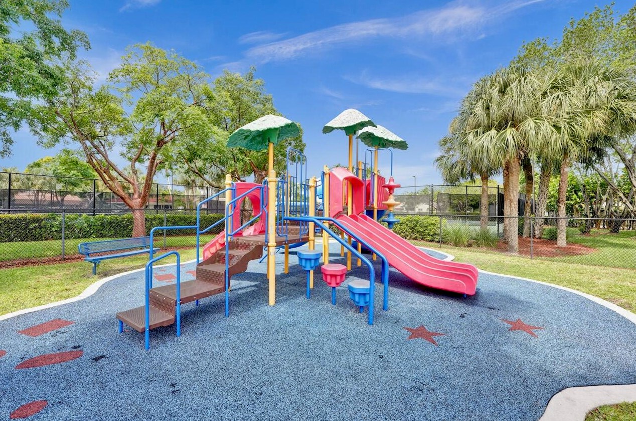 6074 Las Colinas Cir, Lake Worth FL 33463-6560 exterior