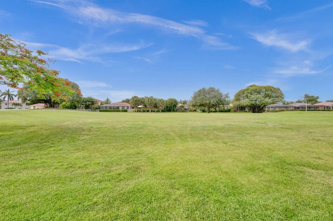 6074 Las Colinas Cir, Lake Worth FL 33463-6560 exterior