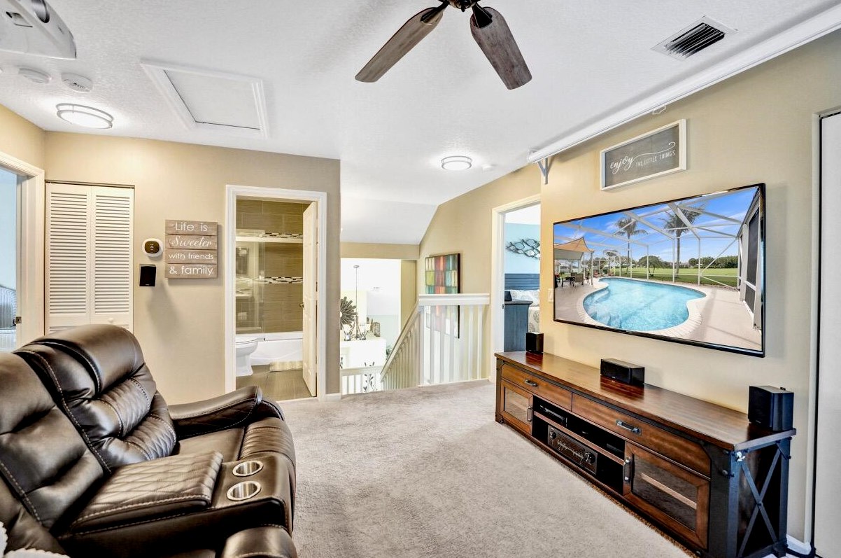 6074 Las Colinas Cir, Lake Worth FL 33463-6560 exterior