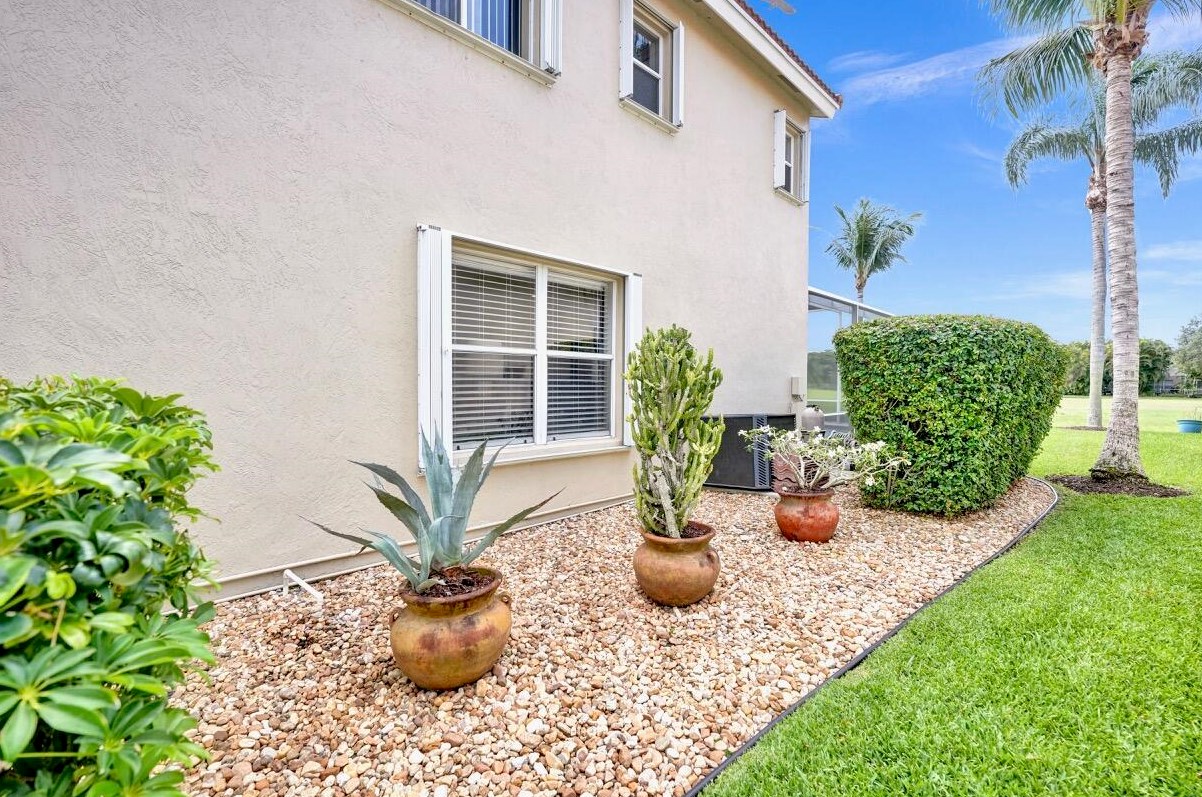 6074 Las Colinas Cir, Lake Worth FL 33463-6560 exterior