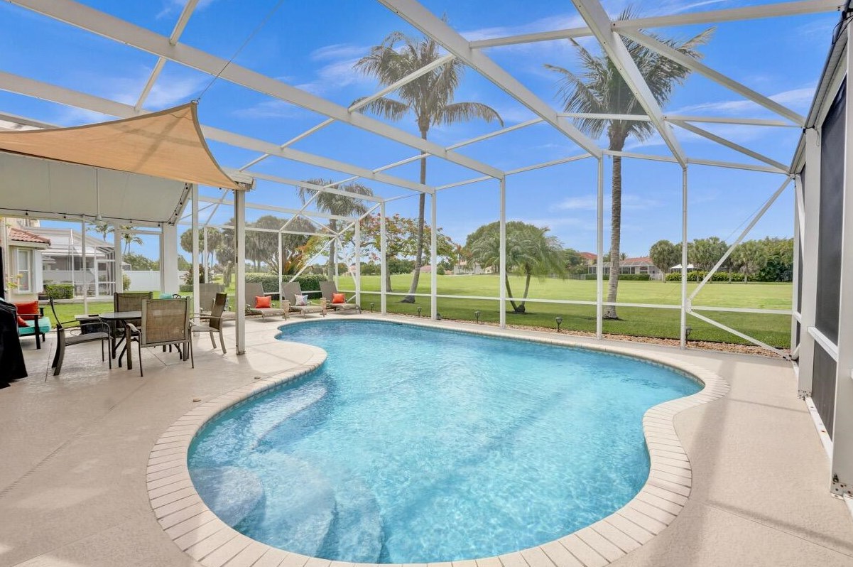 6074 Las Colinas Cir, Lake Worth FL 33463-6560 exterior