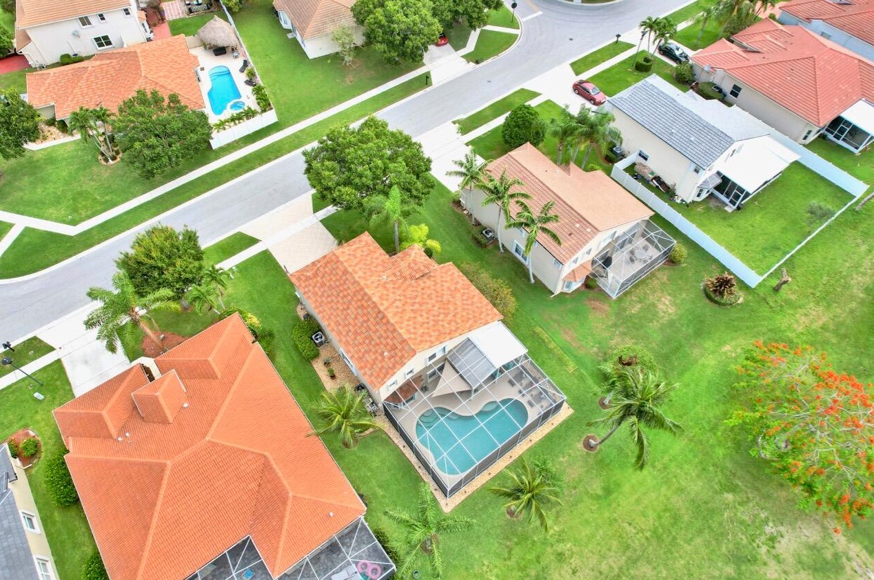 6074 Las Colinas Cir, Lake Worth FL 33463-6560 exterior