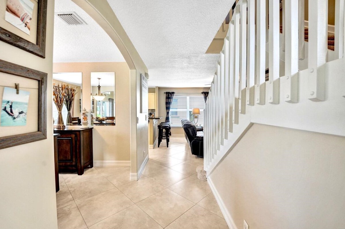 6074 Las Colinas Cir, Lake Worth FL 33463-6560 exterior