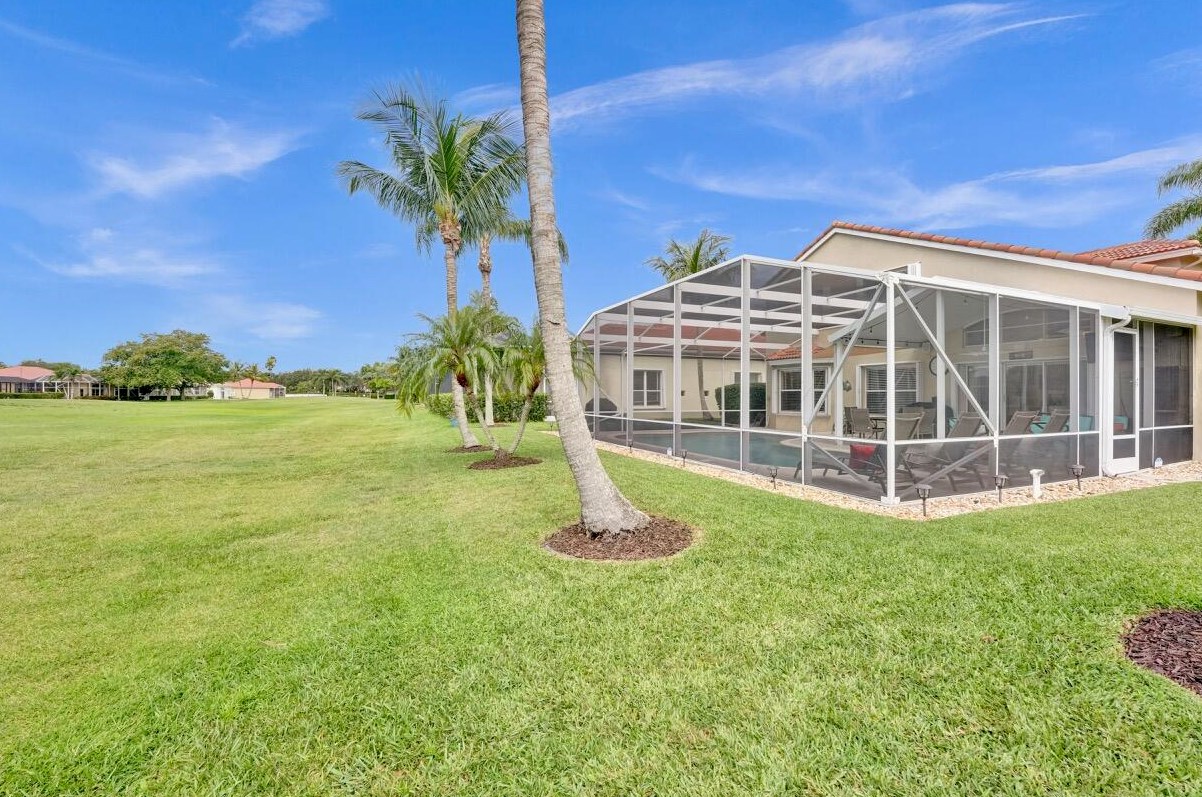 6074 Las Colinas Cir, Lake Worth FL 33463-6560 exterior