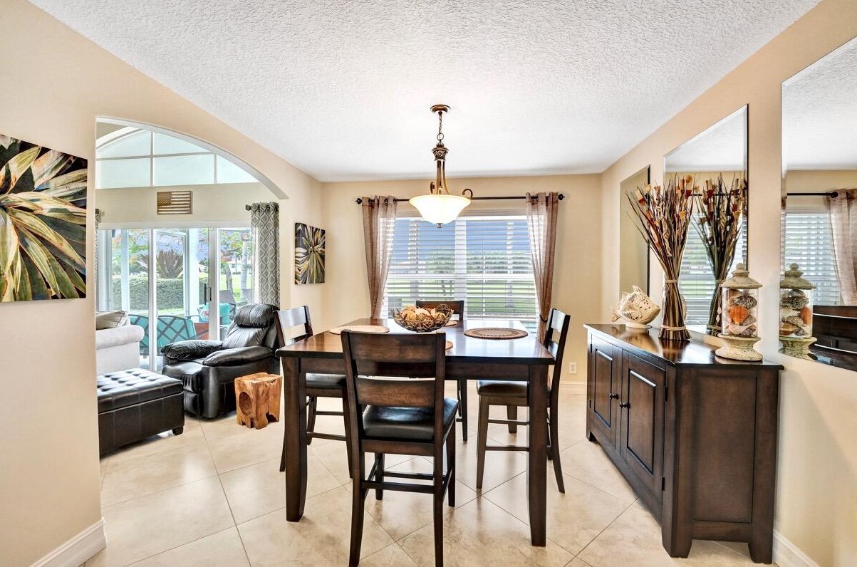 6074 Las Colinas Cir, Lake Worth FL 33463-6560 exterior