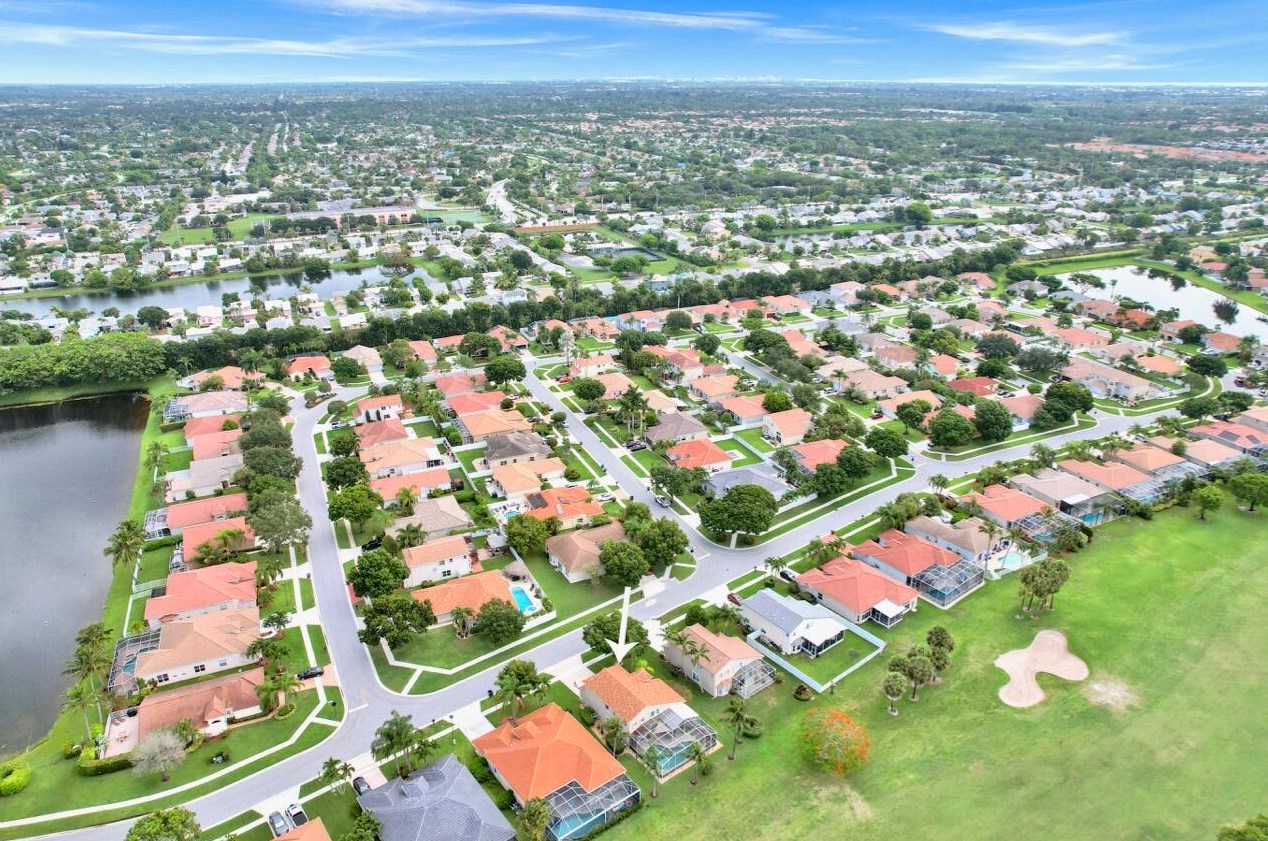 6074 Las Colinas Cir, Lake Worth FL 33463-6560 exterior