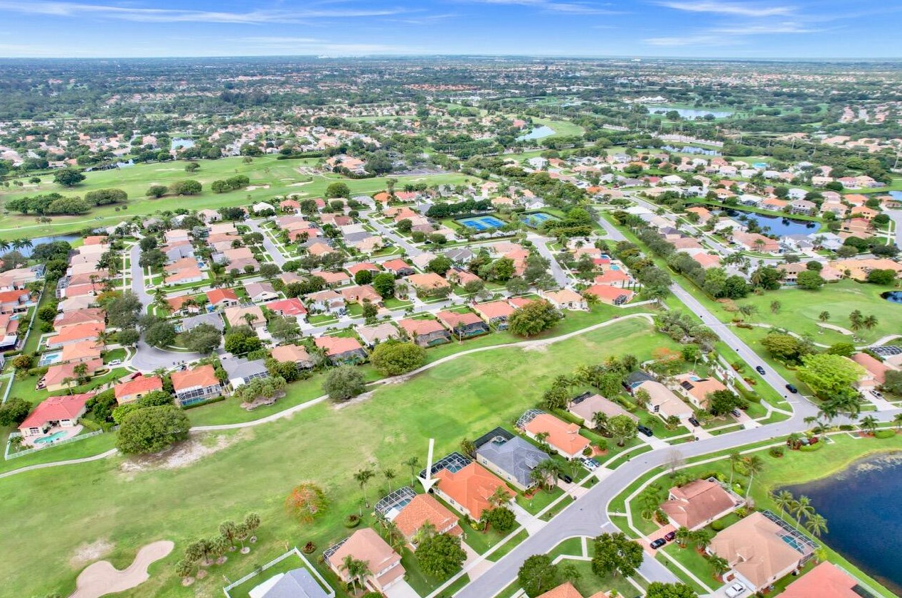 6074 Las Colinas Cir, Lake Worth FL 33463-6560 exterior