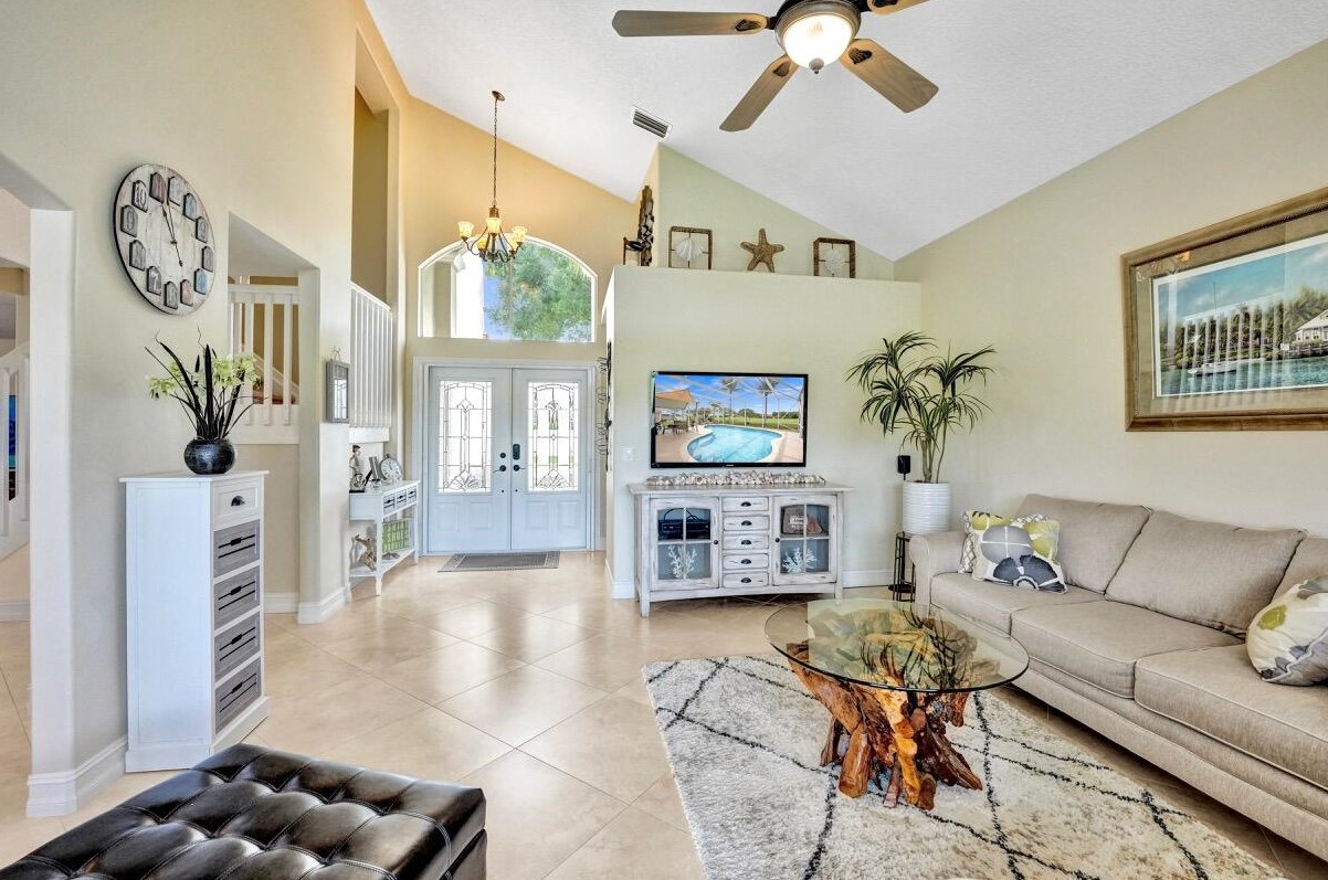 6074 Las Colinas Cir, Lake Worth FL 33463-6560 exterior