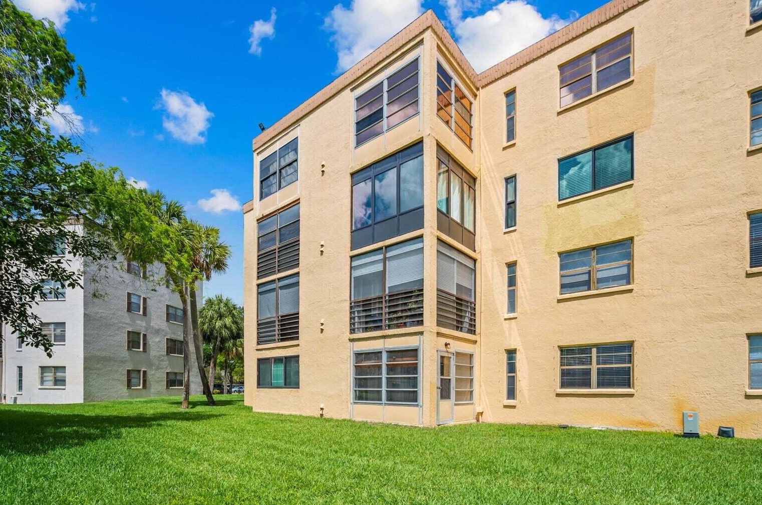9370 Sw 8th St Apt 111, Boca Raton, FL 33428