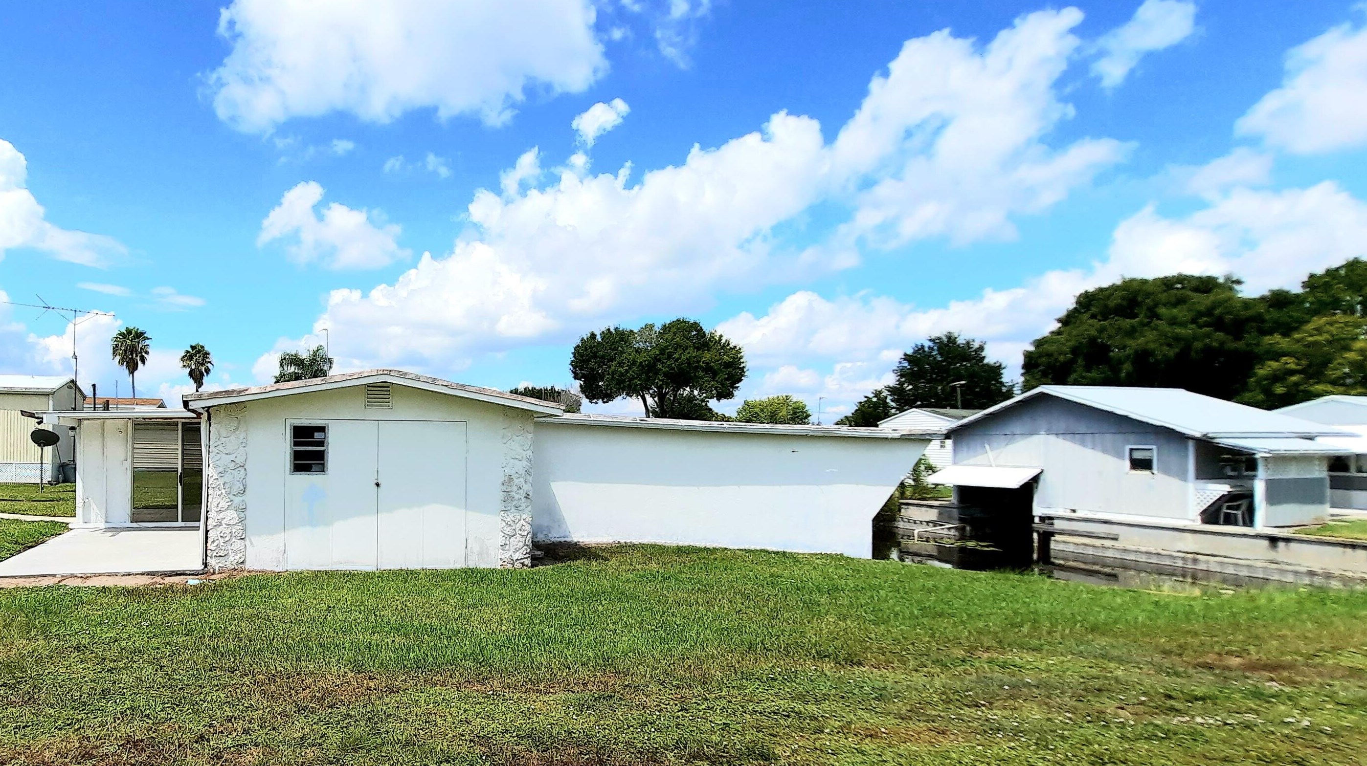 1052 Lime St, Okeechobee FL  34974-0511 exterior