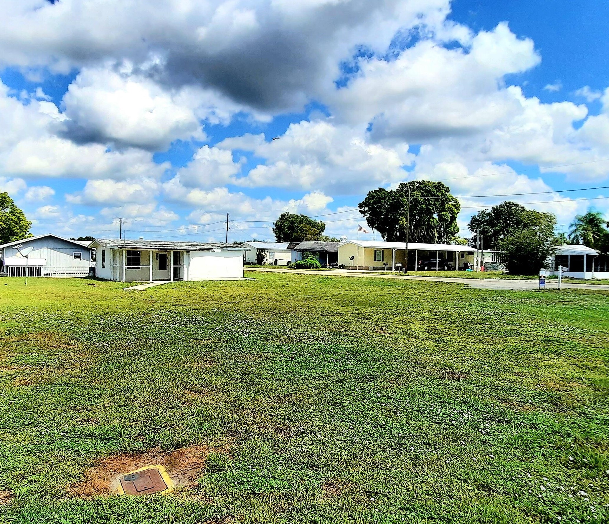 1052 Lime St, Okeechobee FL  34974-0511 exterior