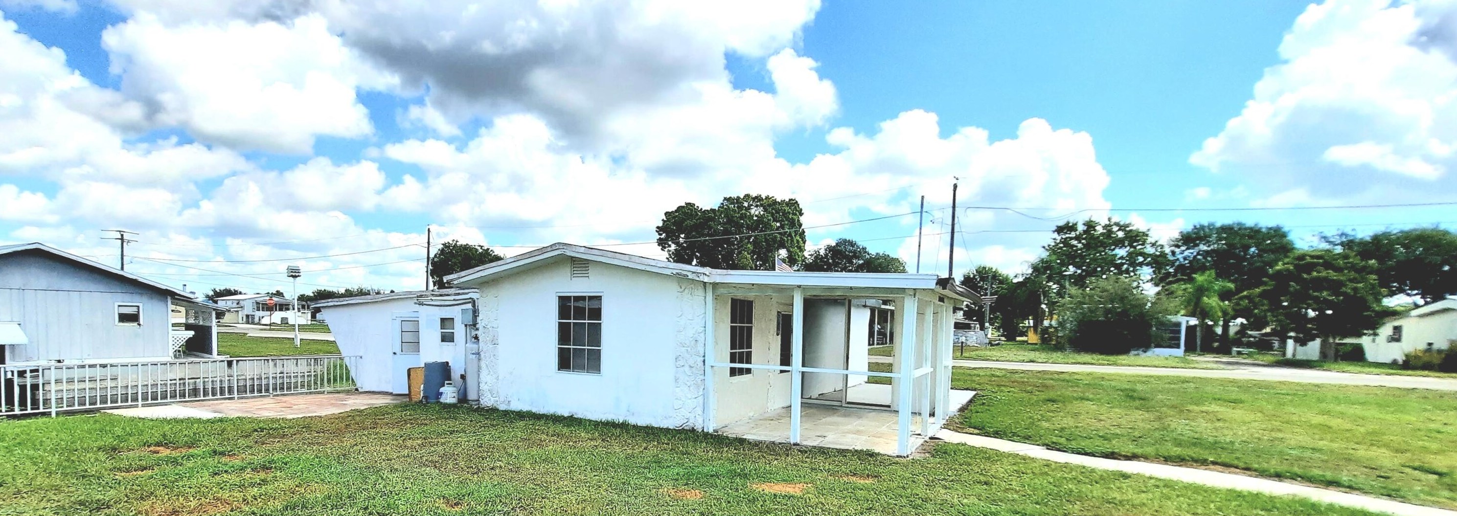 1052 Lime St, Okeechobee FL  34974-0511 exterior