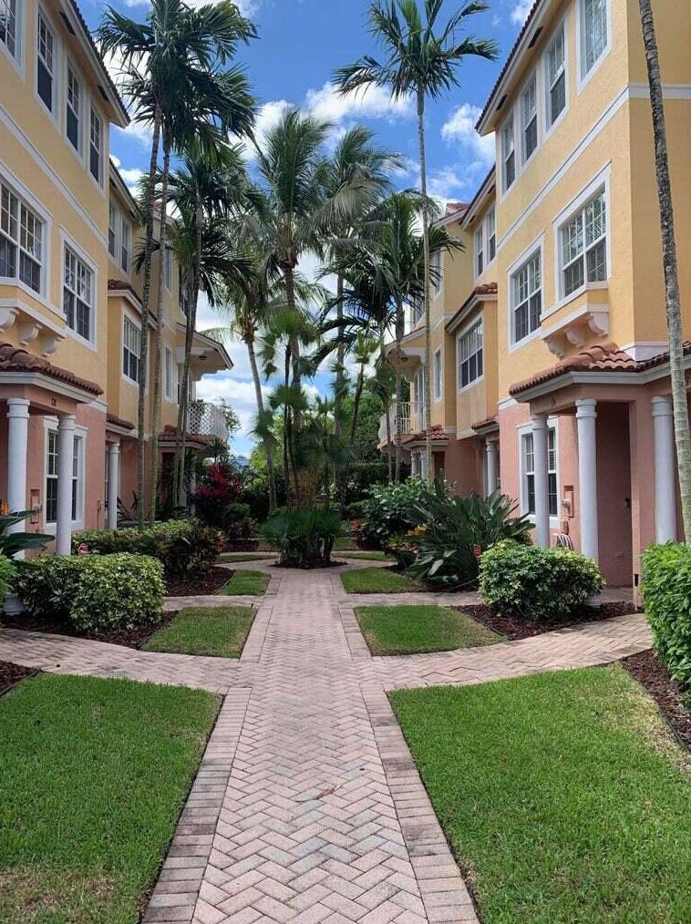 125 Harbors Way, Boynton Beach, FL 33435