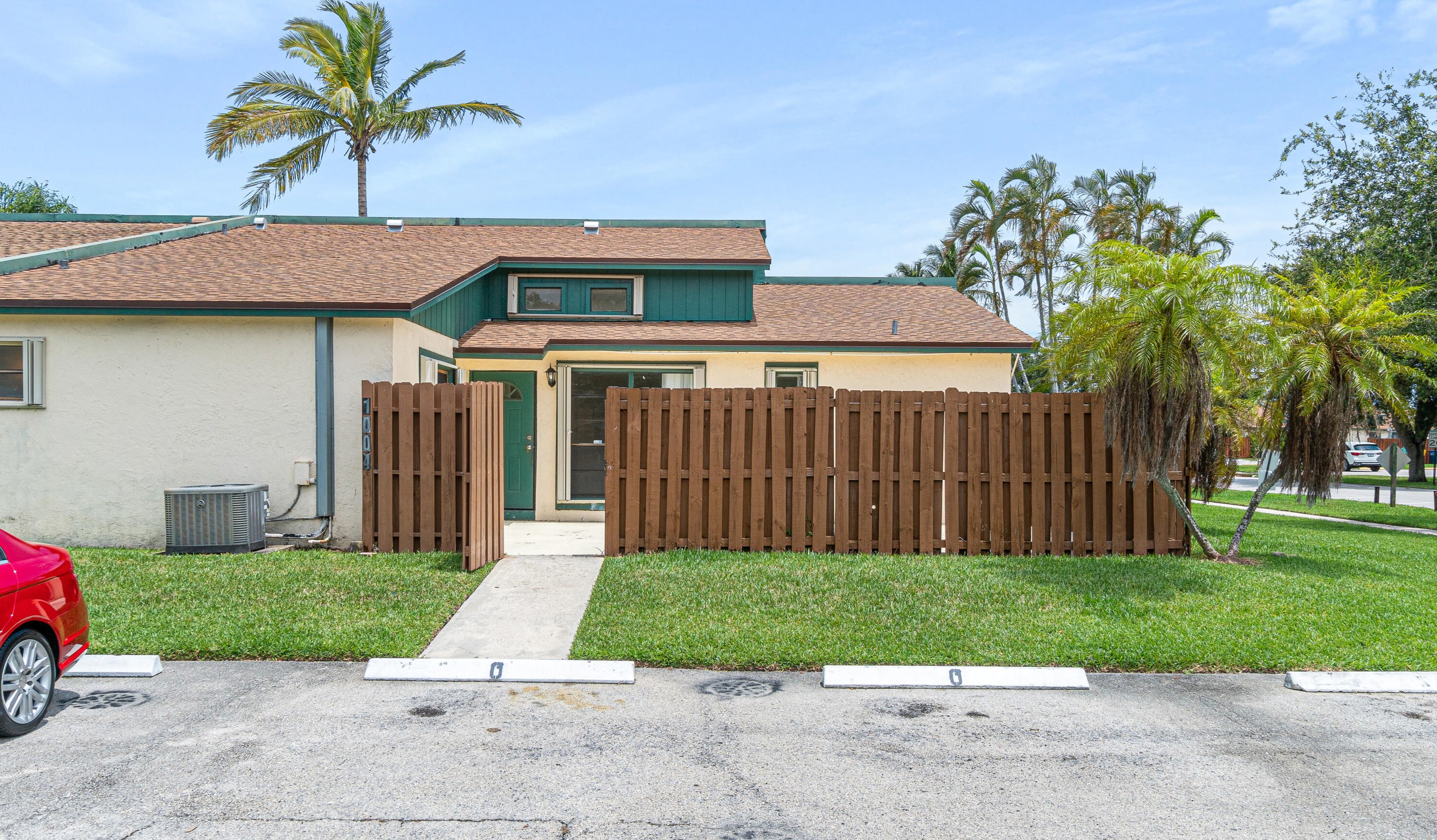 1004 Manor Dr, Lake Worth, FL 33461-2933
