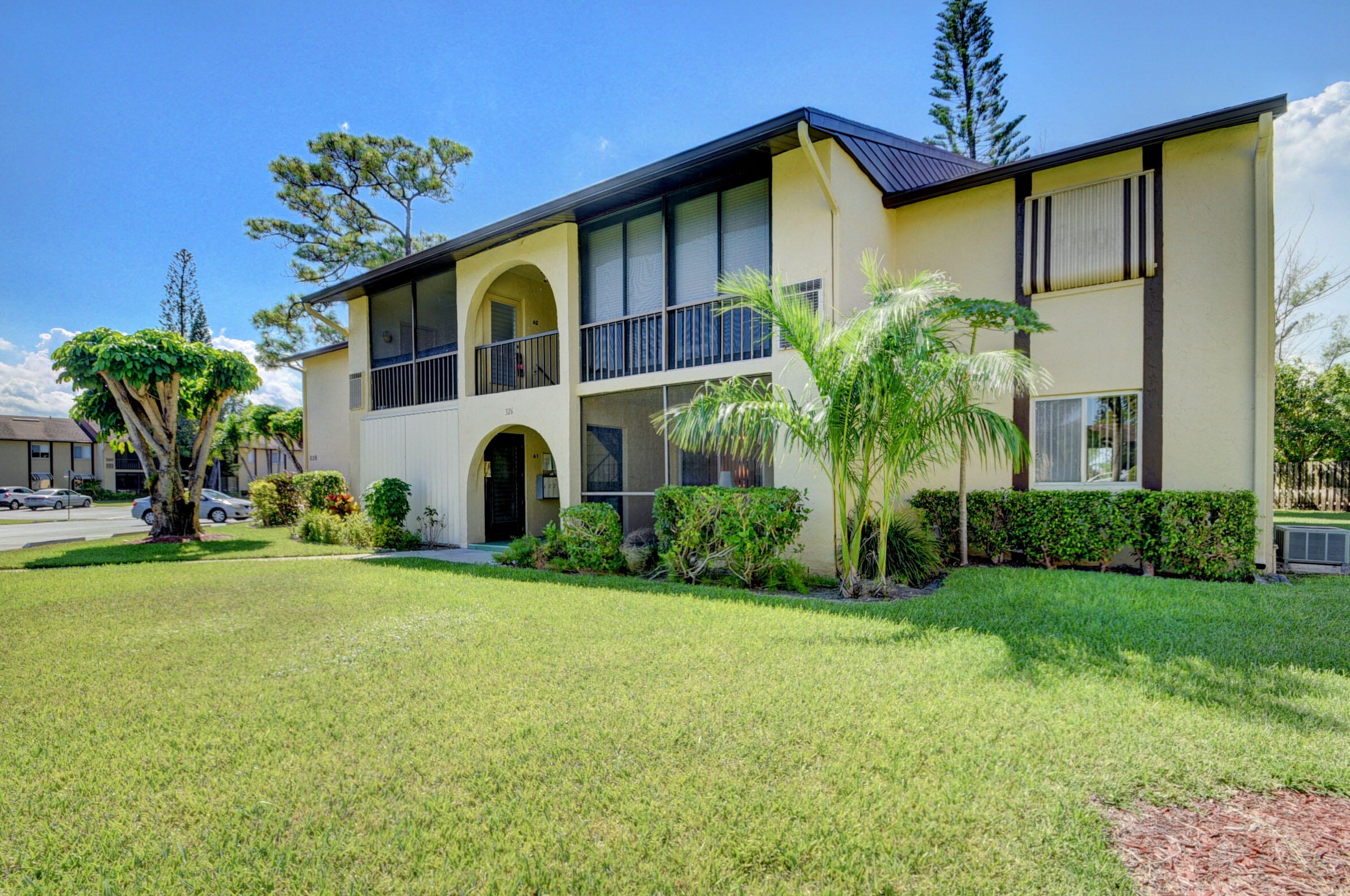 326 Pine Ridge Cir #d-1, Lake Worth, FL 33463