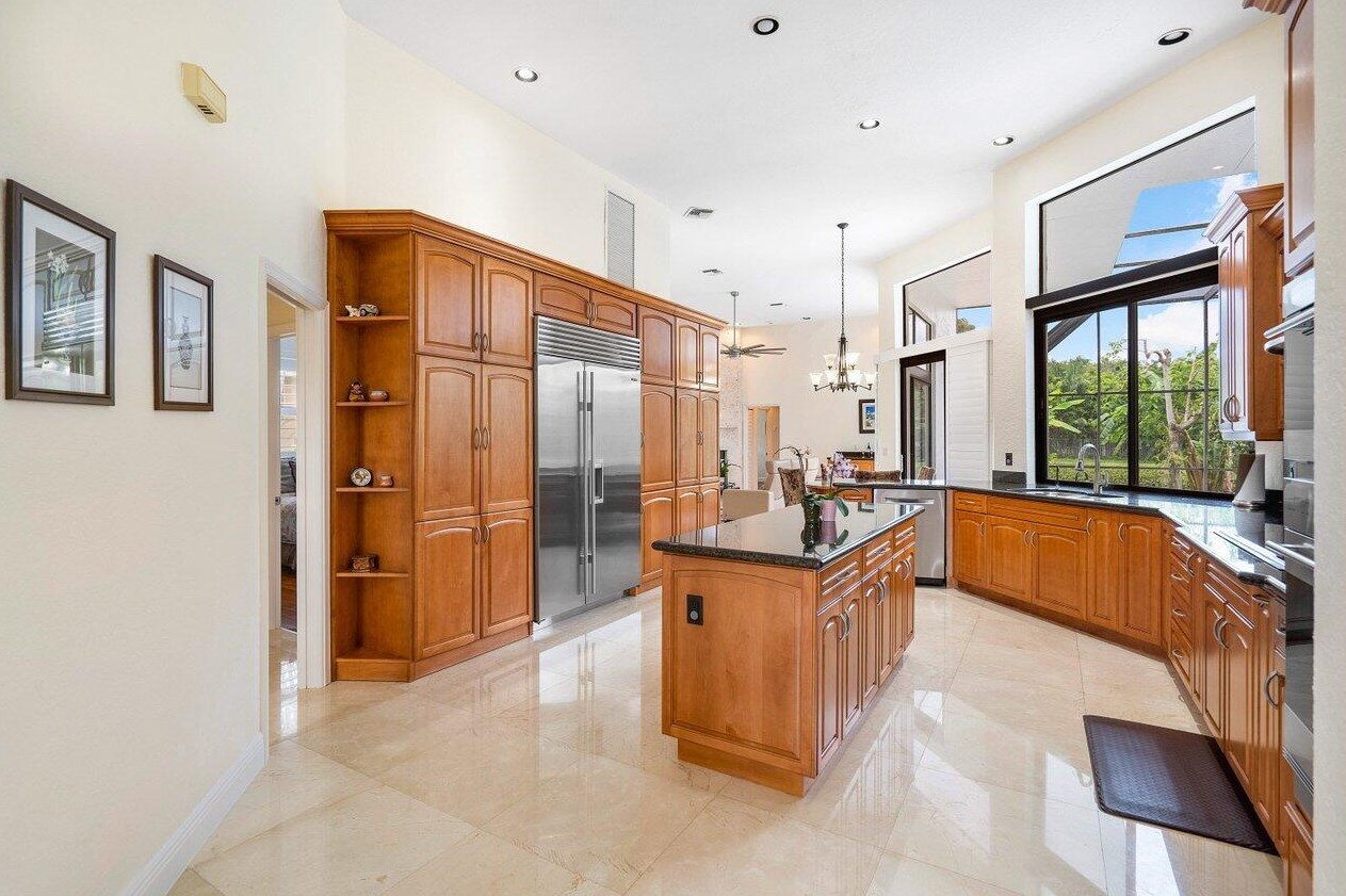 6670 Newport Lk Cir, Boca Raton FL 33496-3001 exterior