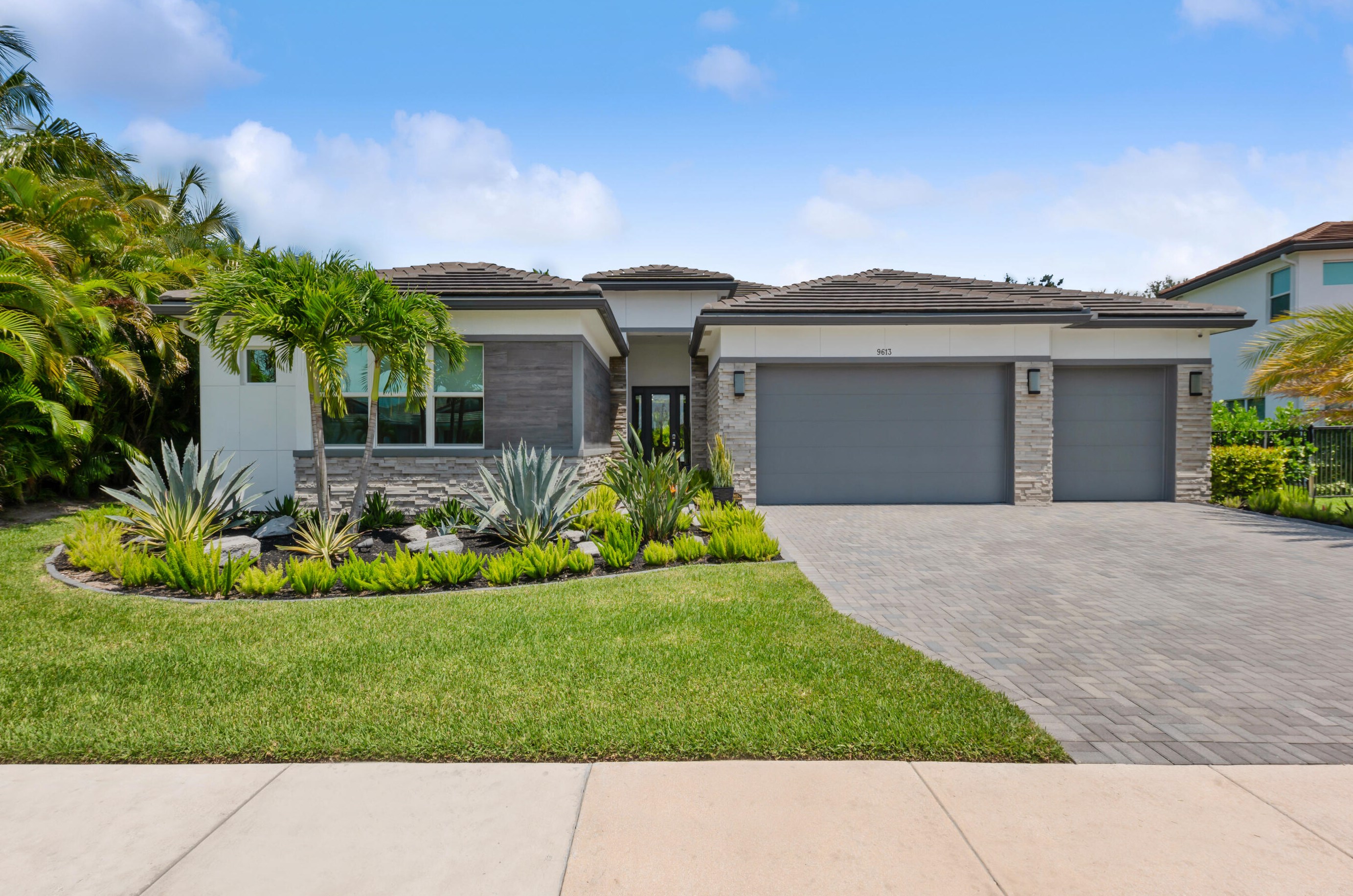 9613 Captiva Cir, Boynton Beach, FL 33437