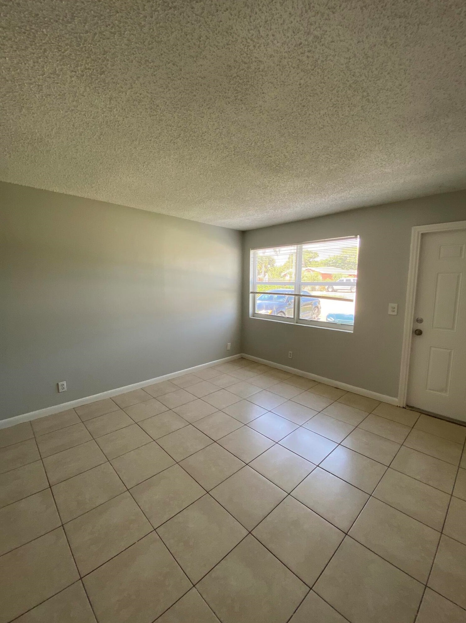 1037 W 28th St, West Palm Beach, FL 33404