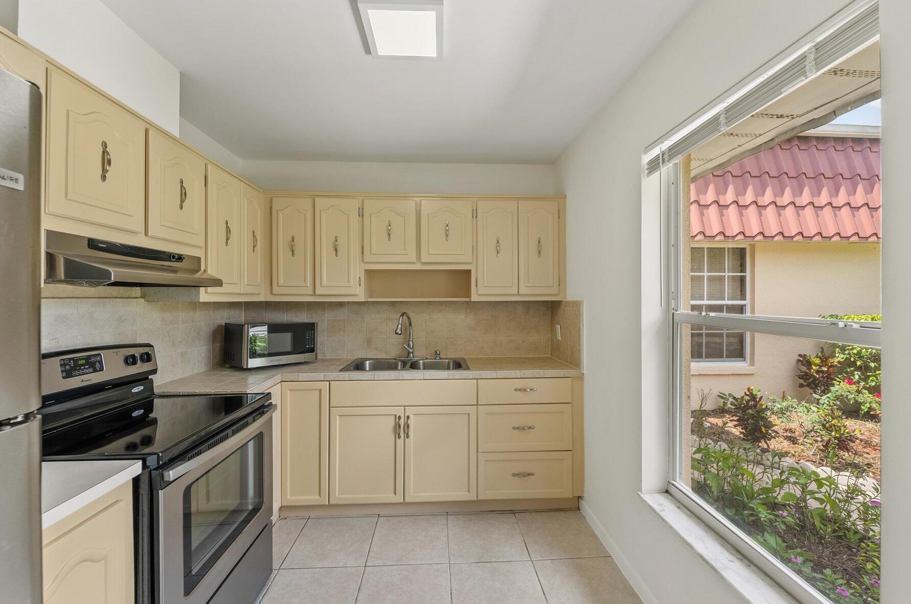 860 Worcester Ln, Lake Worth, FL 33467-2732