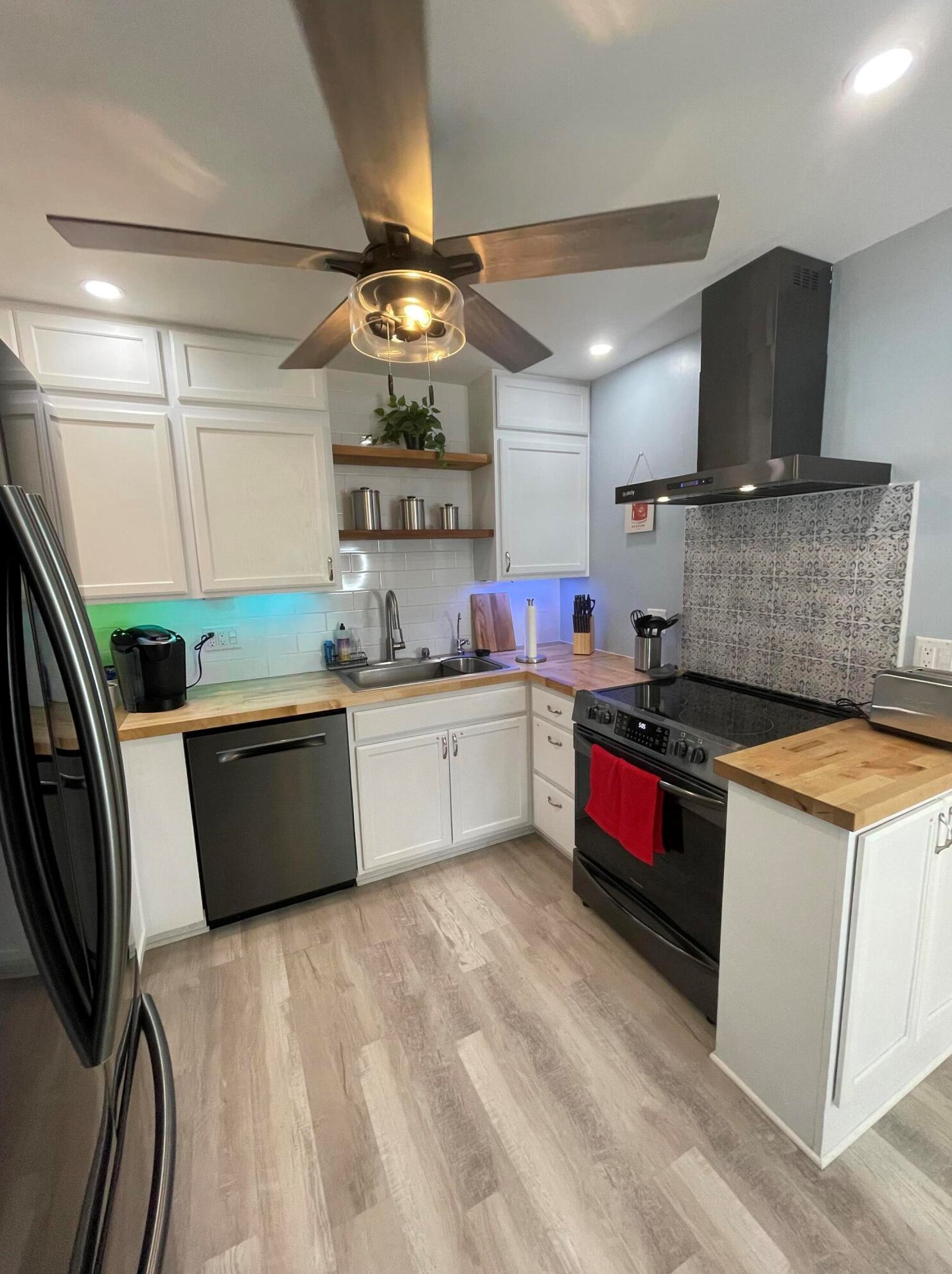 615 Minnesota St, Lake Worth, FL 33462