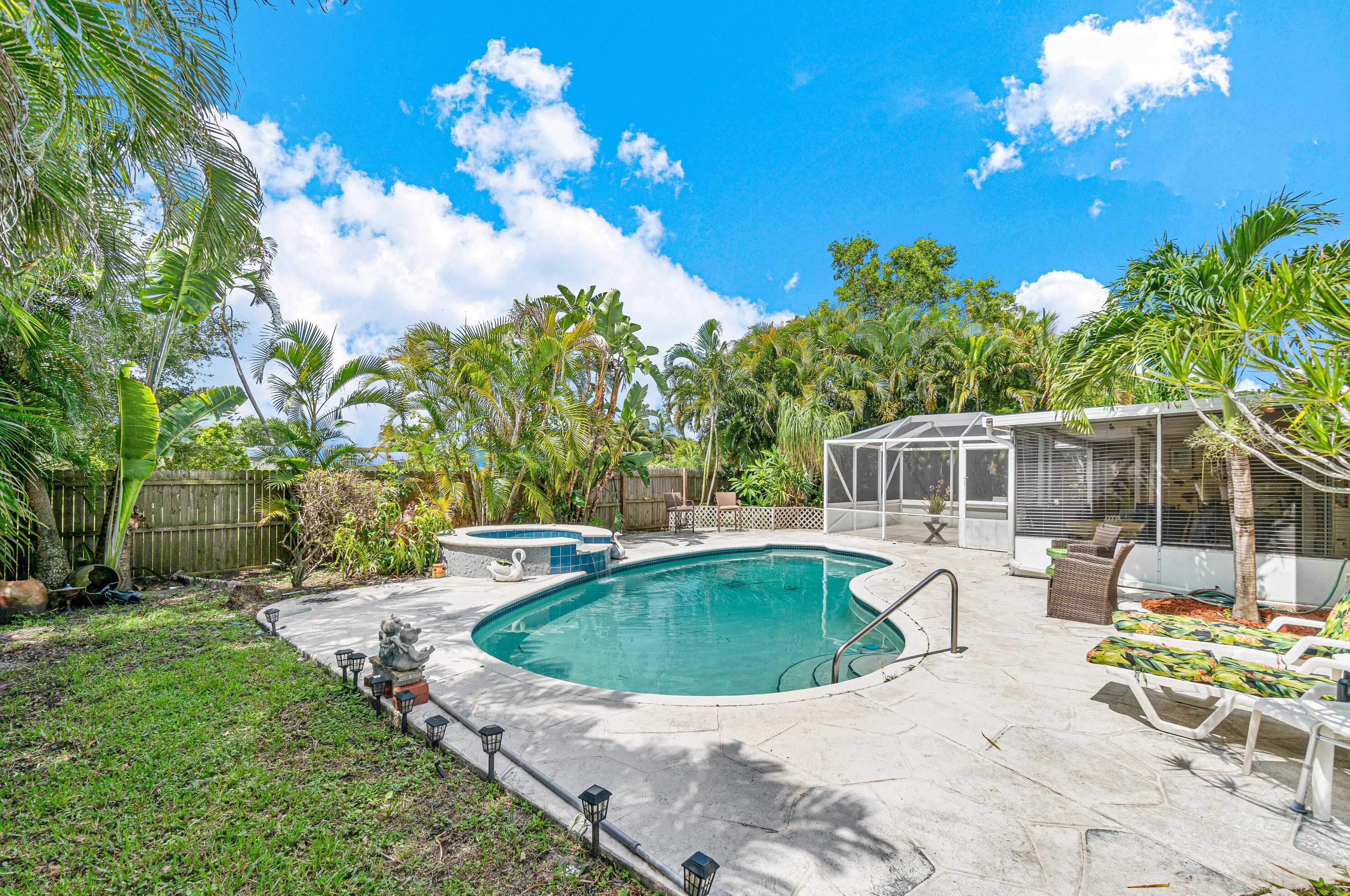 4832 Poseidon Pl, Lake Worth FL  33463-7285 exterior