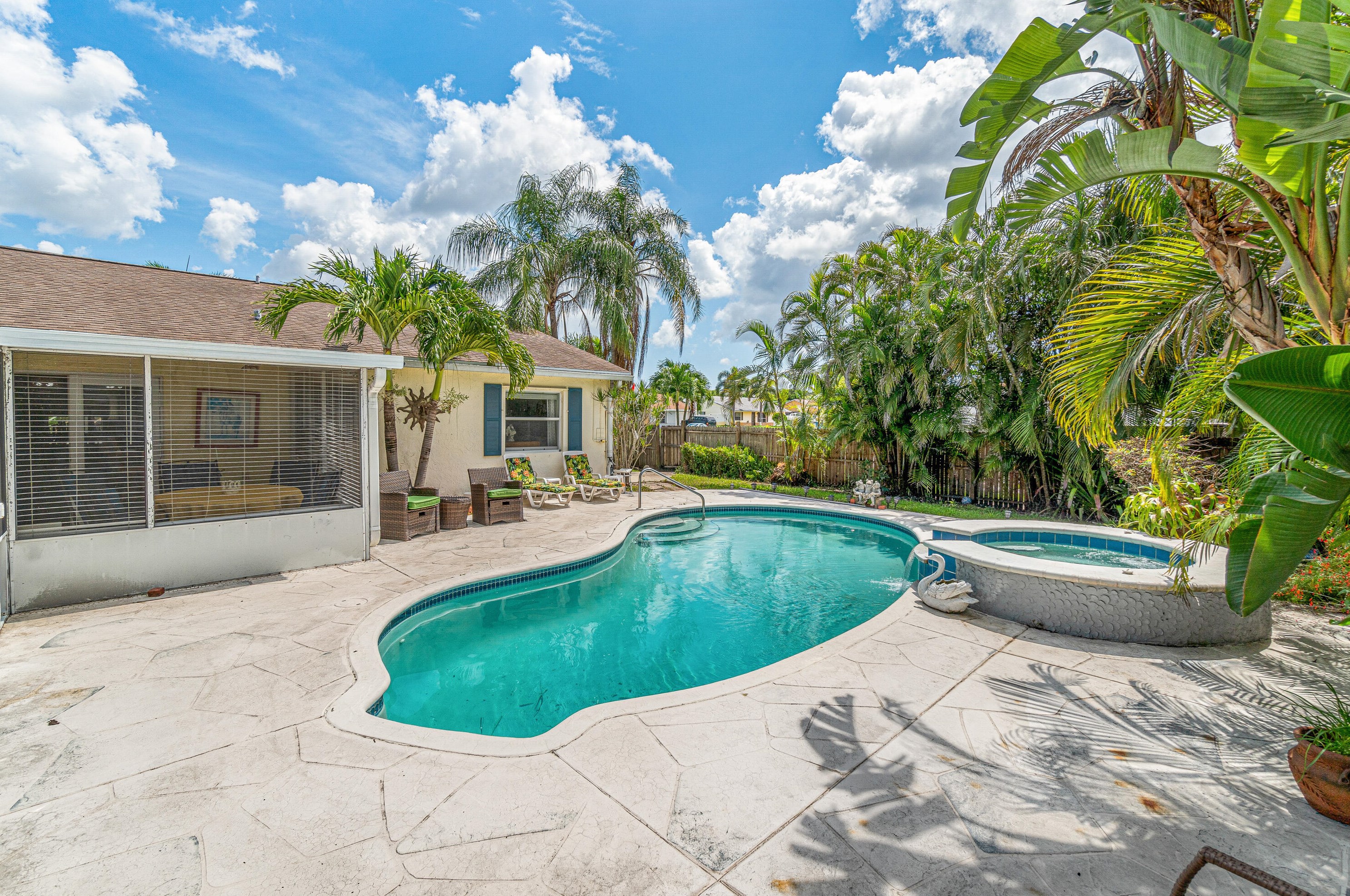 4832 Poseidon Pl, Lake Worth FL  33463-7285 exterior