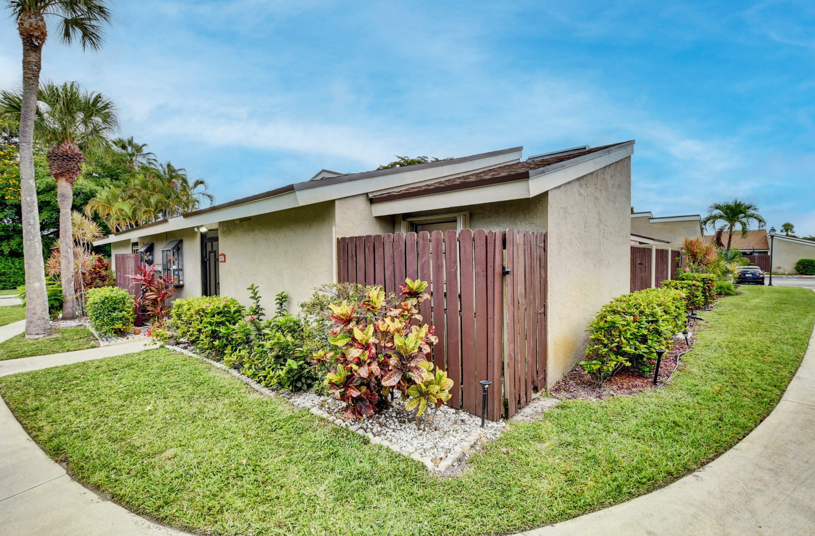174 Meadows Dr, Boynton Beach, FL 33436-9127