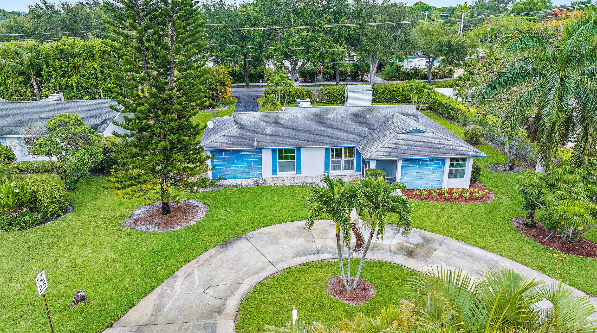 72 Yacht Club Pl, Jupiter FL  33469-1948 exterior