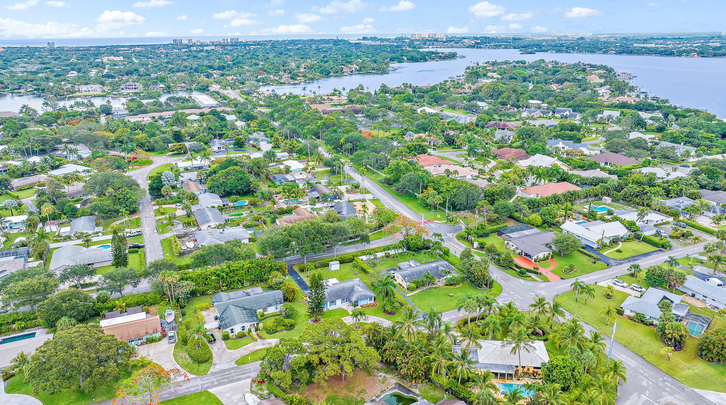 72 Yacht Club Pl, Jupiter FL  33469-1948 exterior