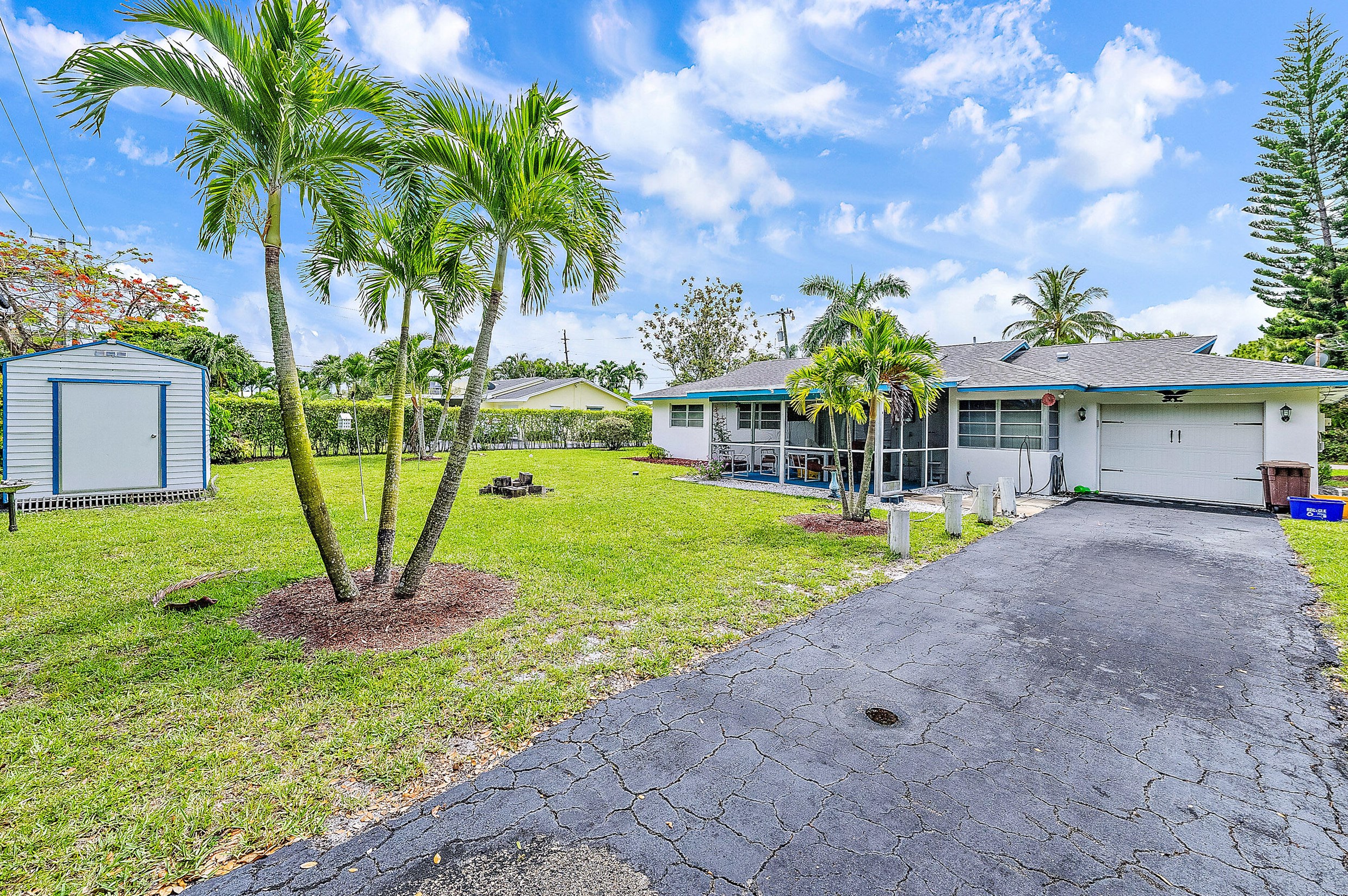 72 Yacht Club Pl, Jupiter FL  33469-1948 exterior