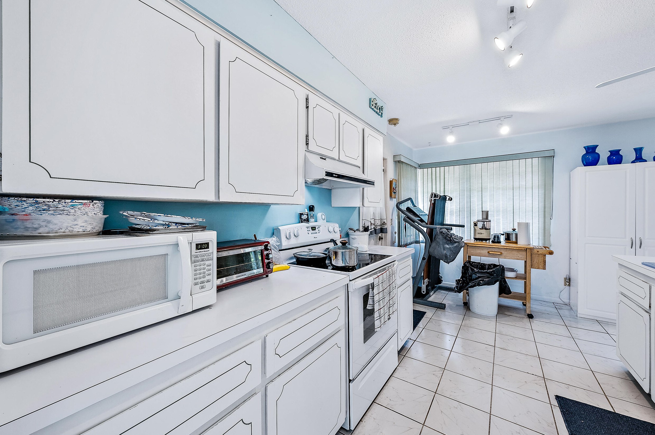 72 Yacht Club Pl, Jupiter FL  33469-1948 exterior