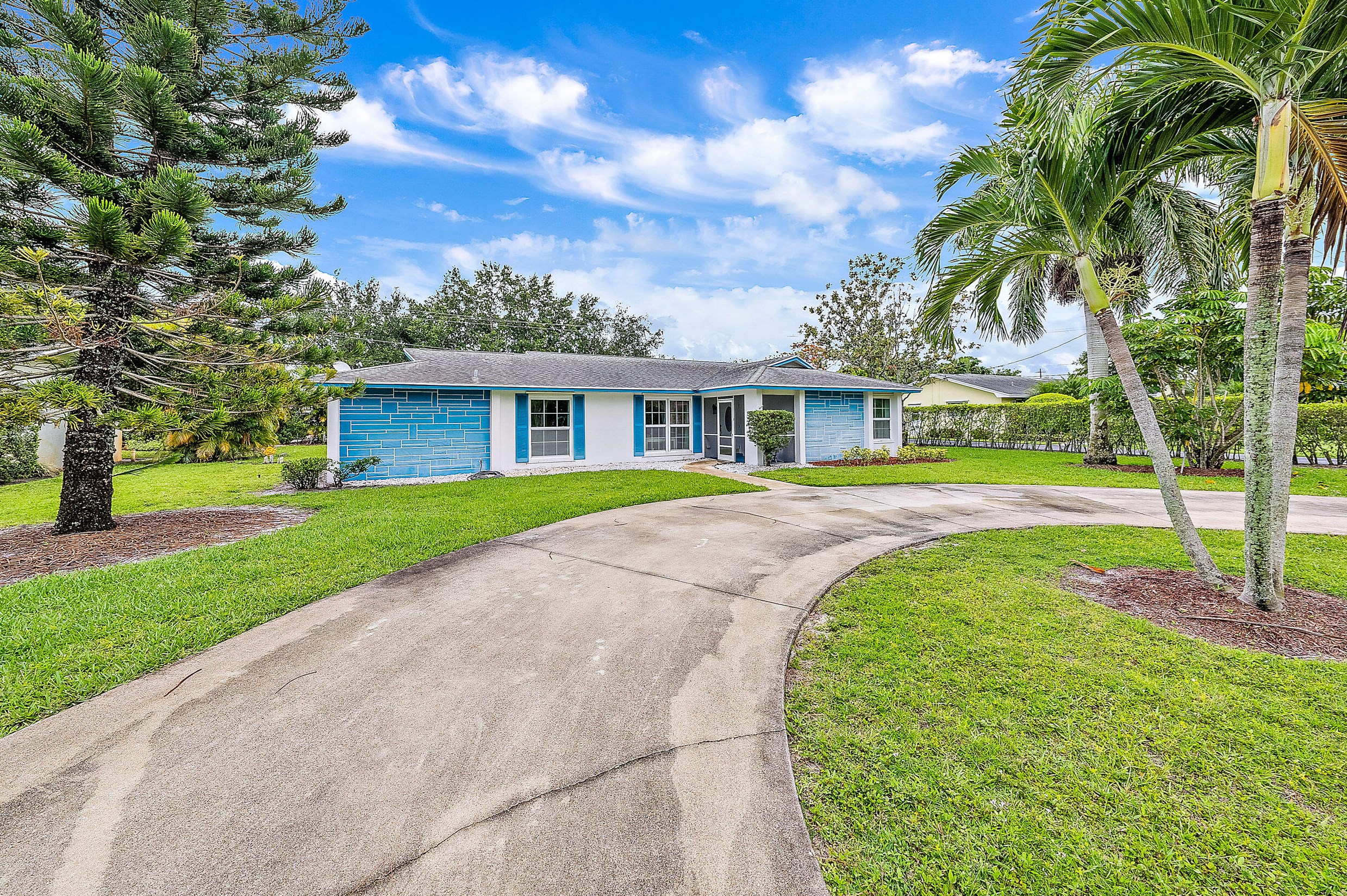 72 Yacht Club Pl, Jupiter FL  33469-1948 exterior