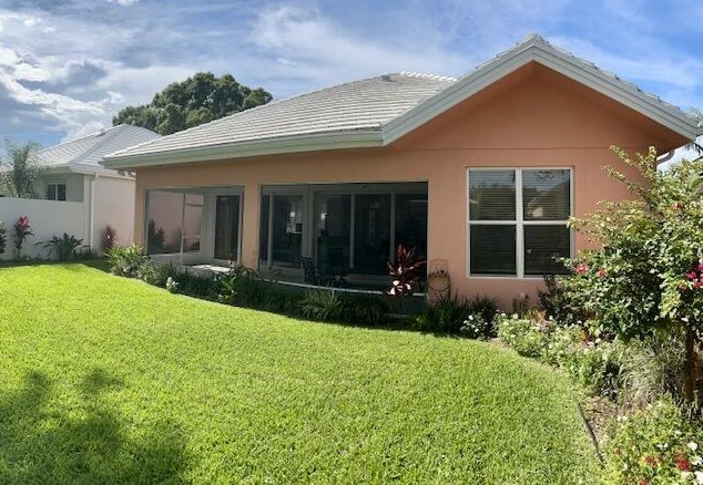 8702 Wakefield Dr, West Palm Beach, FL 33410