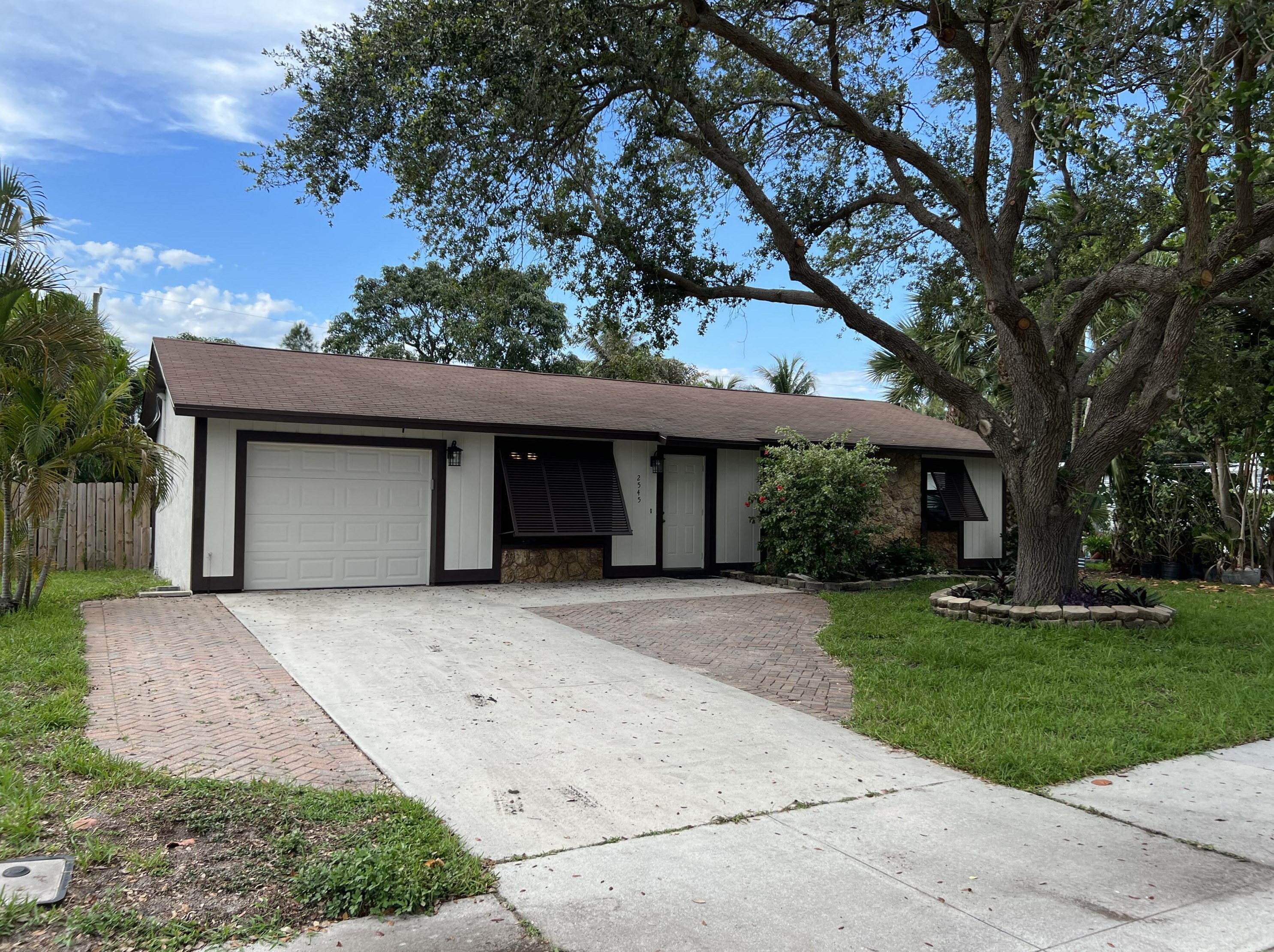 2545 Conroy Dr, West Palm Beach, FL 33403
