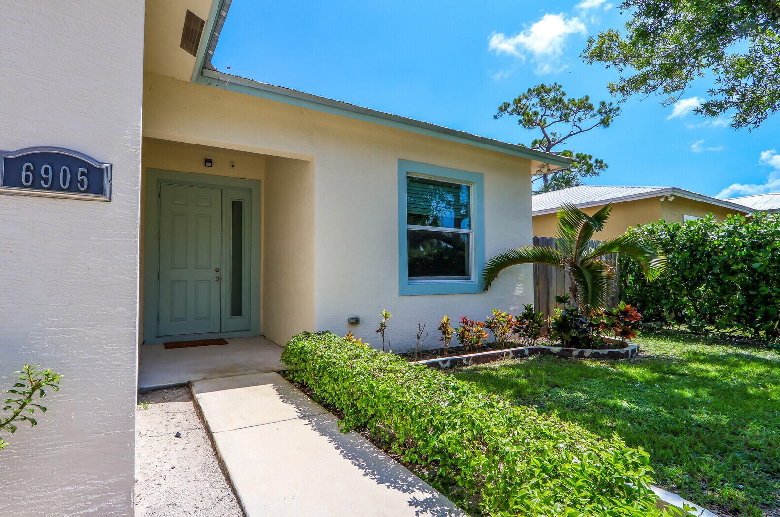 6905 4th St, Jupiter, FL 33458-3820