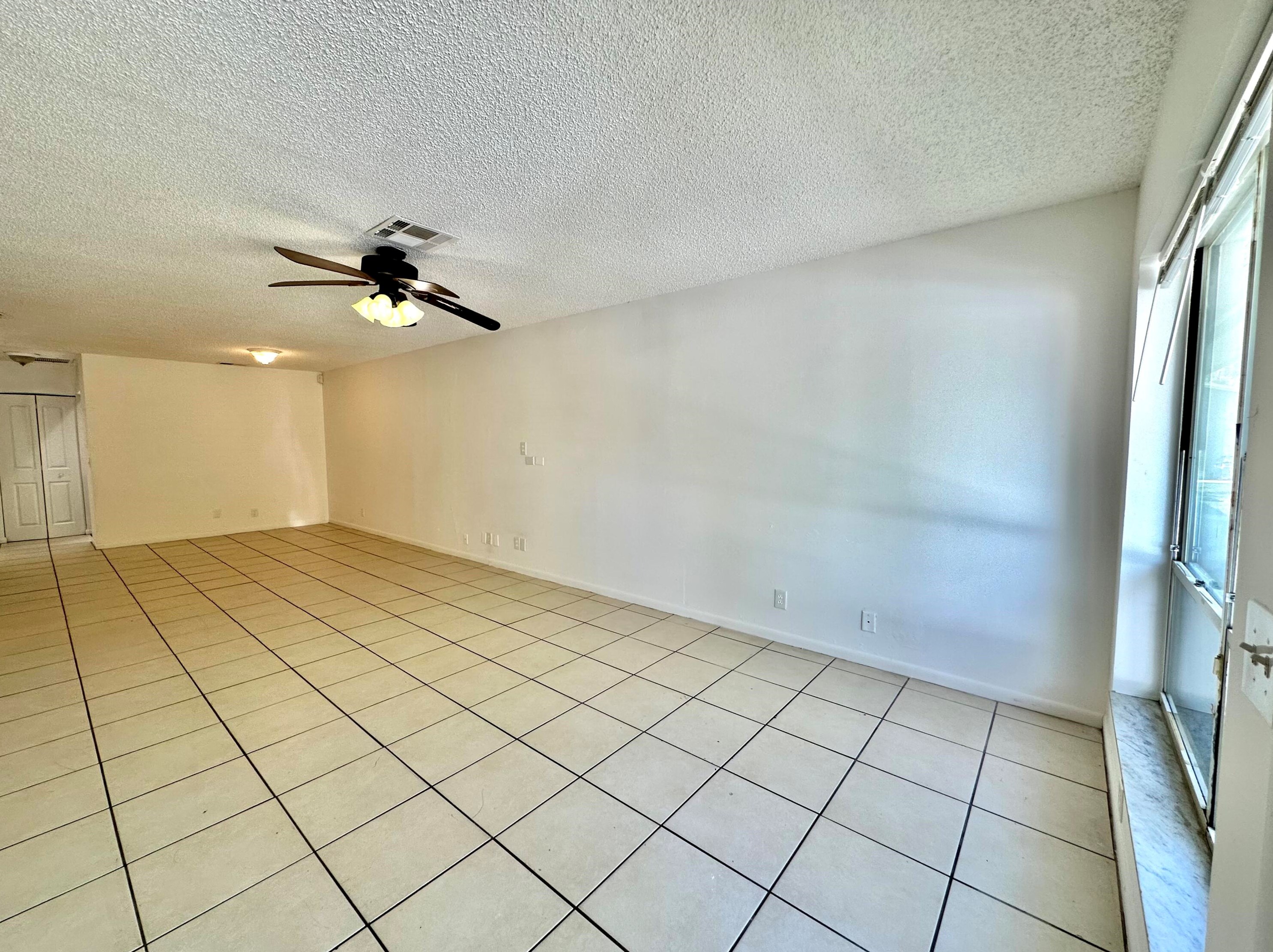 513 Pine Ridge Ave, Lake Worth, FL 33462-1670